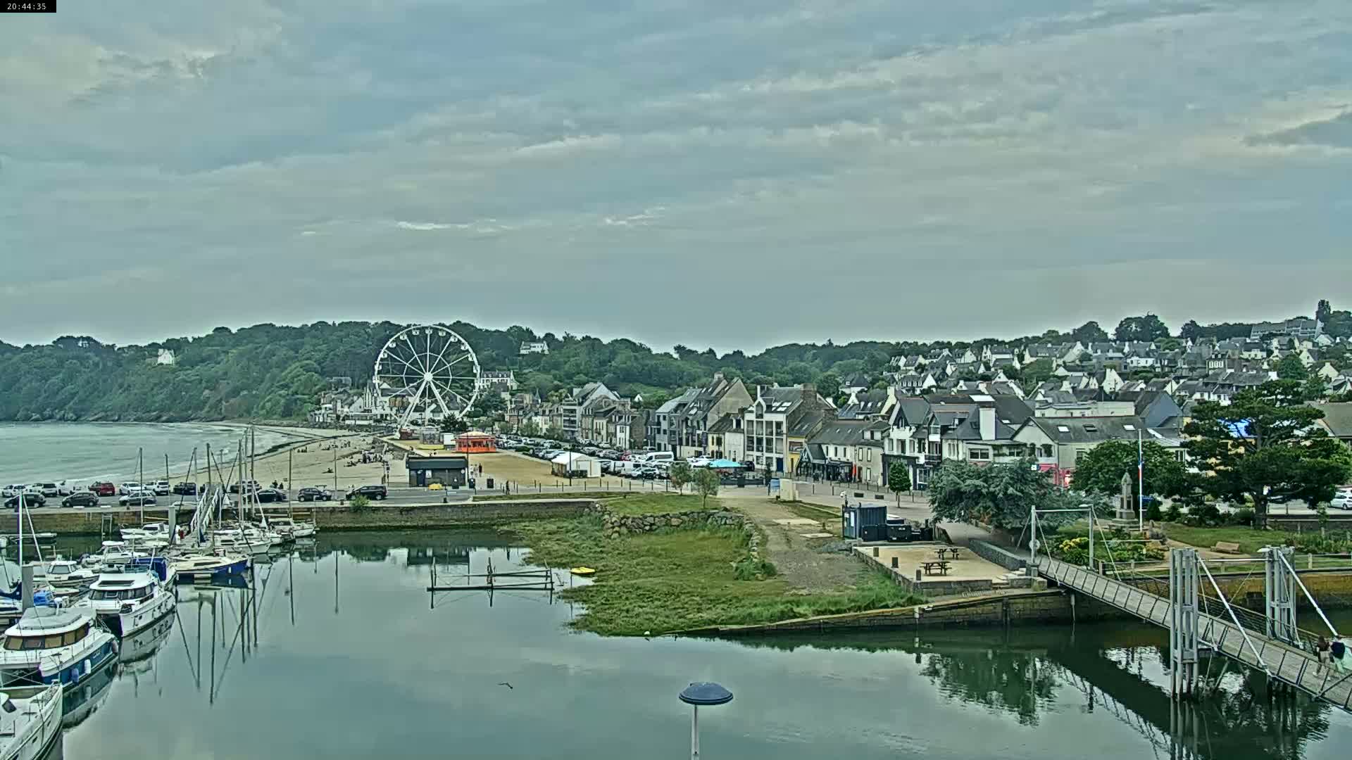 Binic Village & Marine / Plage de la Banche Beach Live Cam - Binic,  Saint-Brieuc, Cotes-d'Armor, Bretagne, France