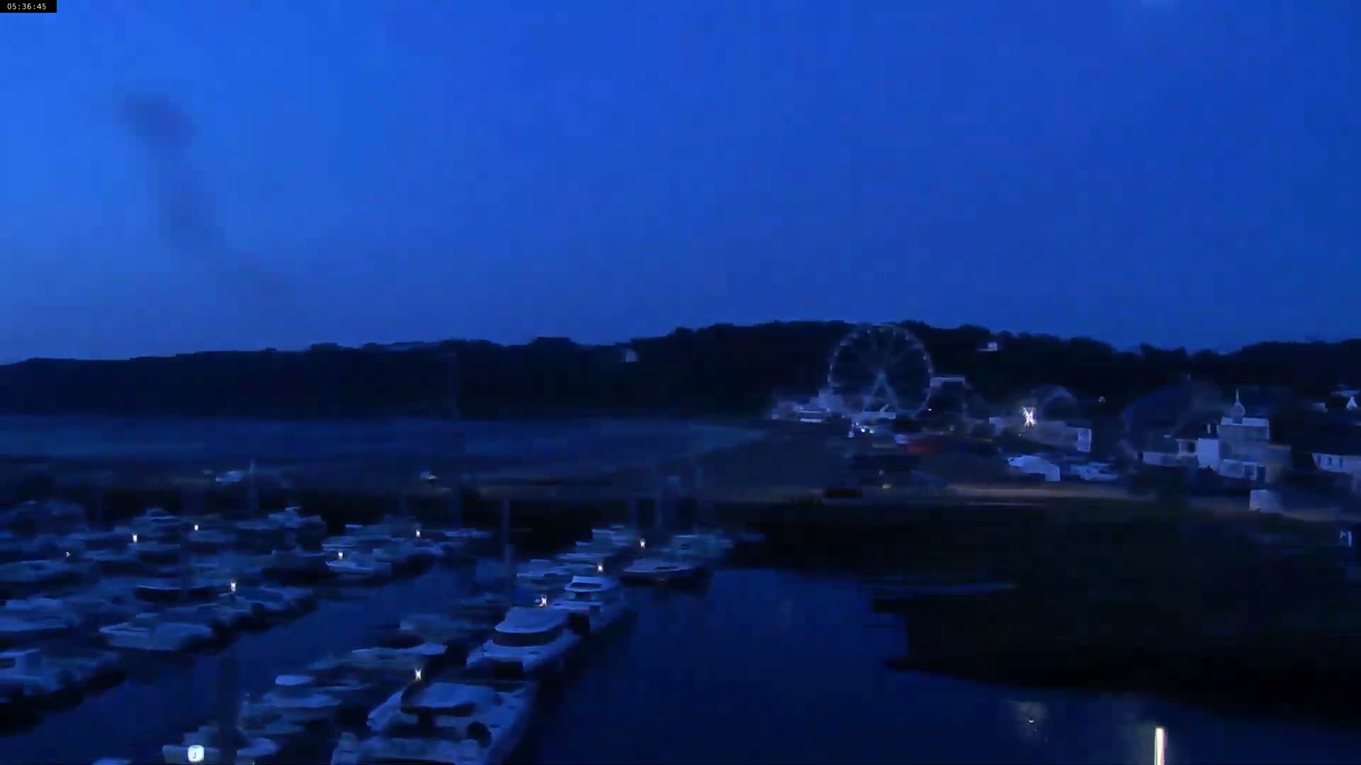 Binic Village & Marine / Plage de la Banche Beach Live Cam - Binic,  Saint-Brieuc, Cotes-d'Armor, Bretagne, France