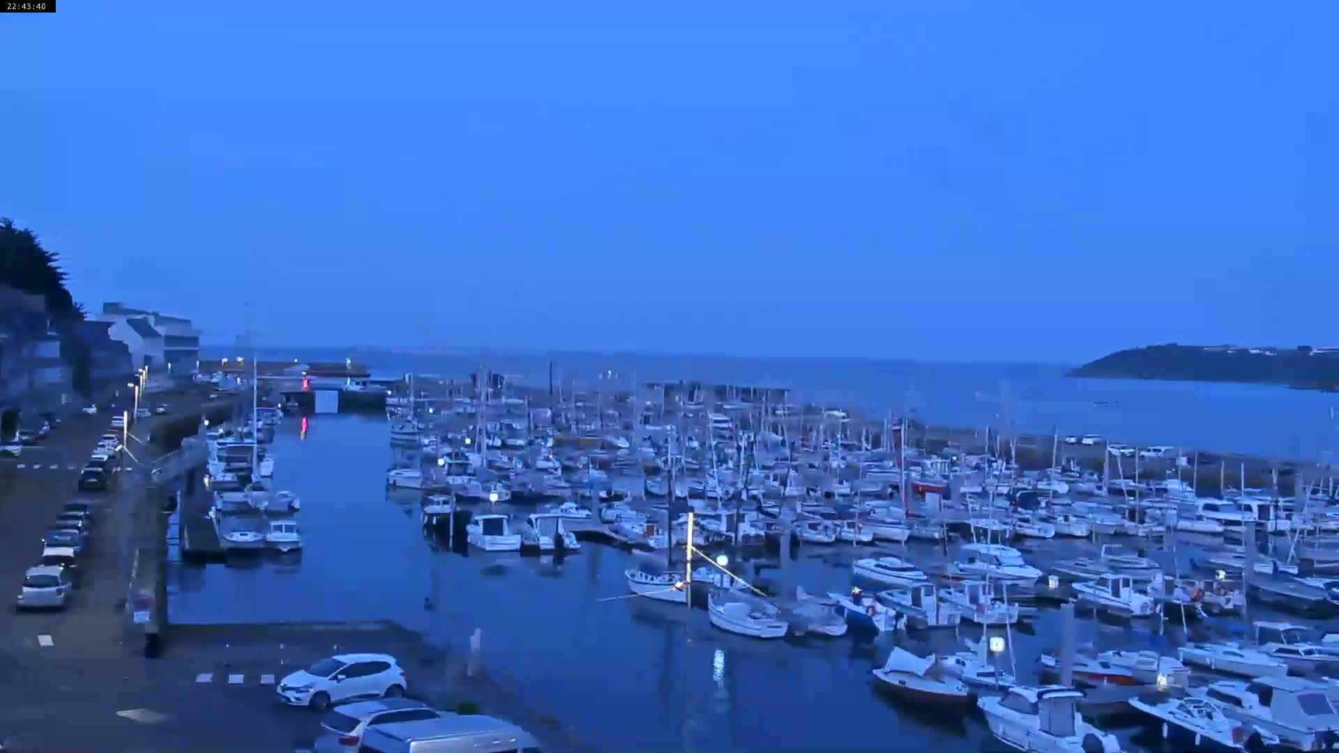 Binic Village & Marine / Plage de la Banche Beach Live Cam - Binic,  Saint-Brieuc, Cotes-d'Armor, Bretagne, France
