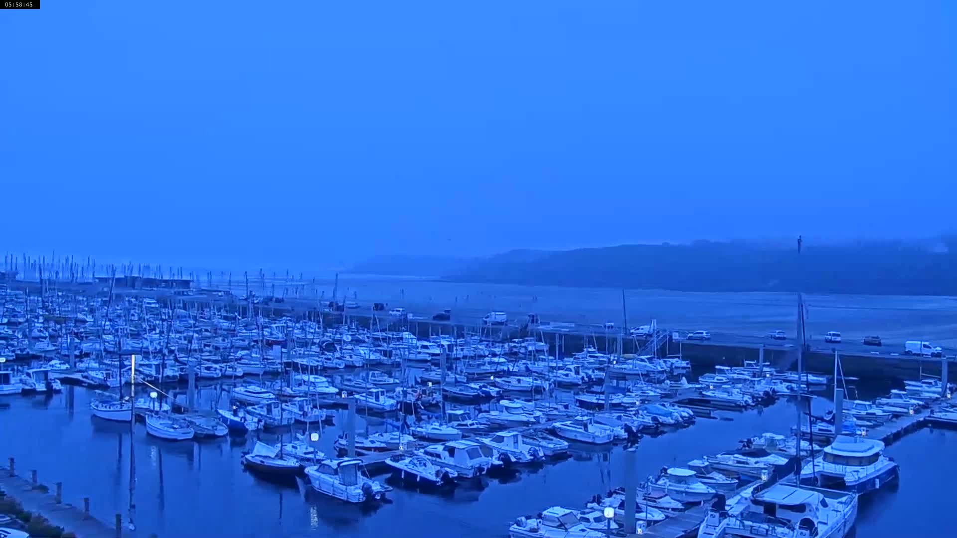 Binic Village & Marine / Plage de la Banche Beach Live Cam - Binic,  Saint-Brieuc, Cotes-d'Armor, Bretagne, France