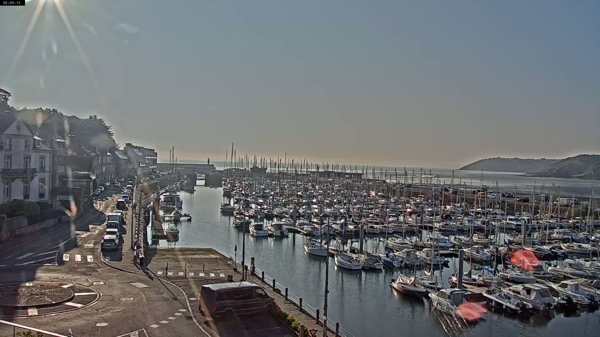 Binic Village & Marine / Plage de la Banche Beach Live Cam - Binic,  Saint-Brieuc, Cotes-d'Armor, Bretagne, France