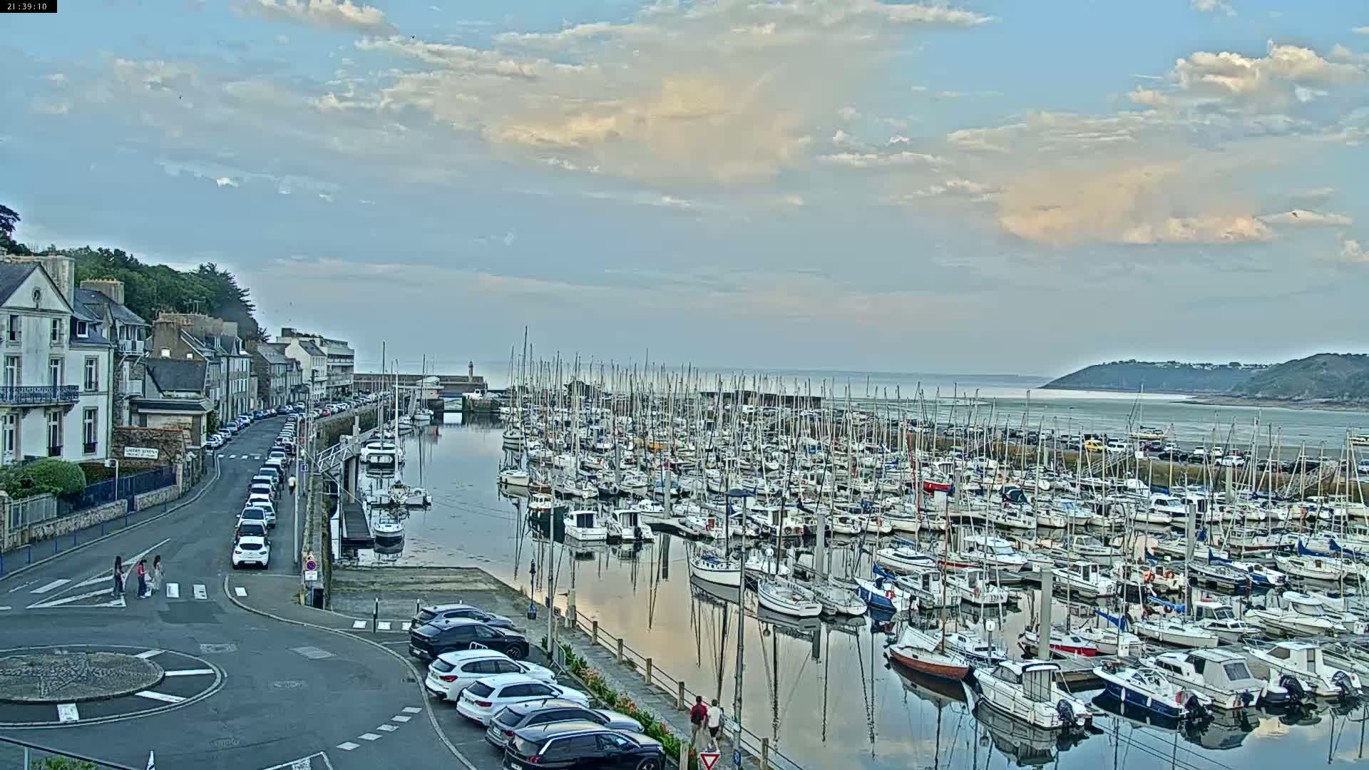 Binic Village & Marine / Plage de la Banche Beach Live Cam - Binic,  Saint-Brieuc, Cotes-d'Armor, Bretagne, France