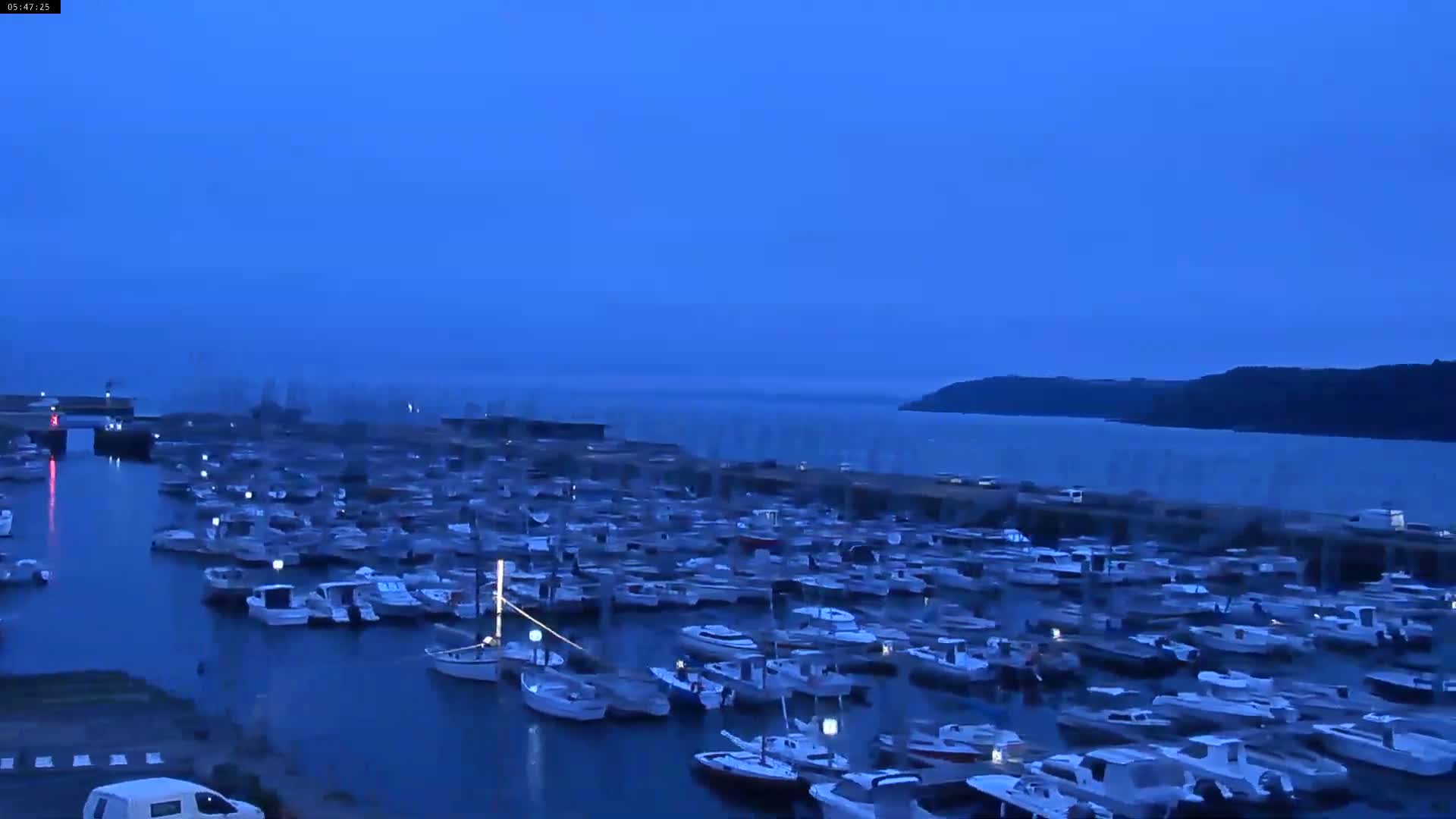 Binic Village & Marine / Plage de la Banche Beach Live Cam - Binic,  Saint-Brieuc, Cotes-d'Armor, Bretagne, France