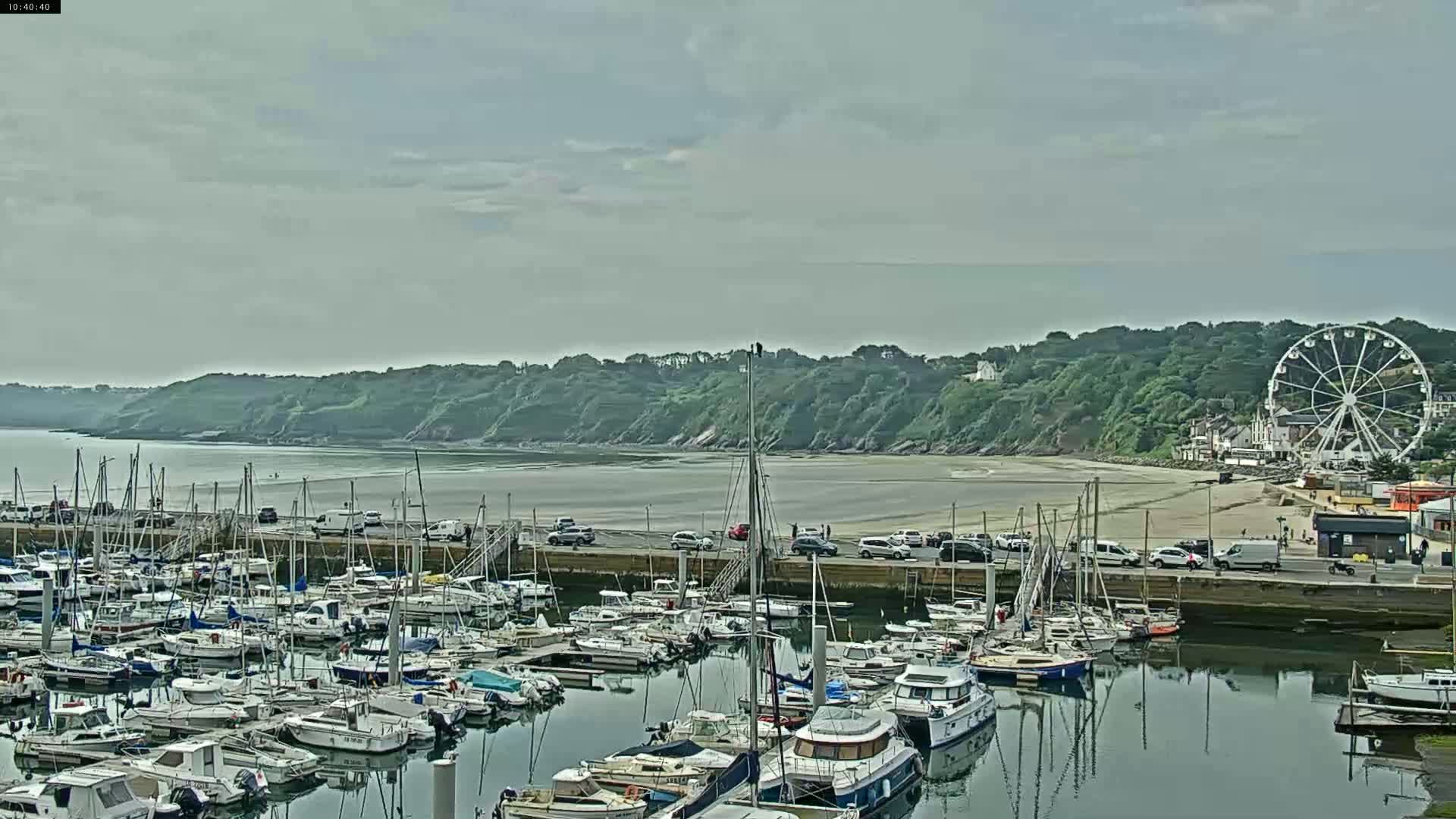 Binic Village & Marine / Plage de la Banche Beach Live Cam - Binic,  Saint-Brieuc, Cotes-d'Armor, Bretagne, France
