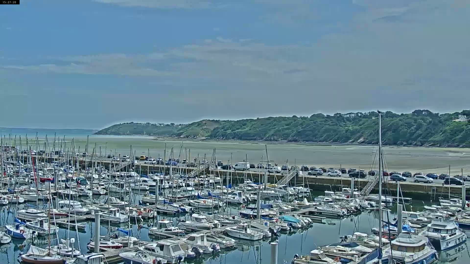 Binic Village & Marine / Plage de la Banche Beach Live Cam - Binic,  Saint-Brieuc, Cotes-d'Armor, Bretagne, France