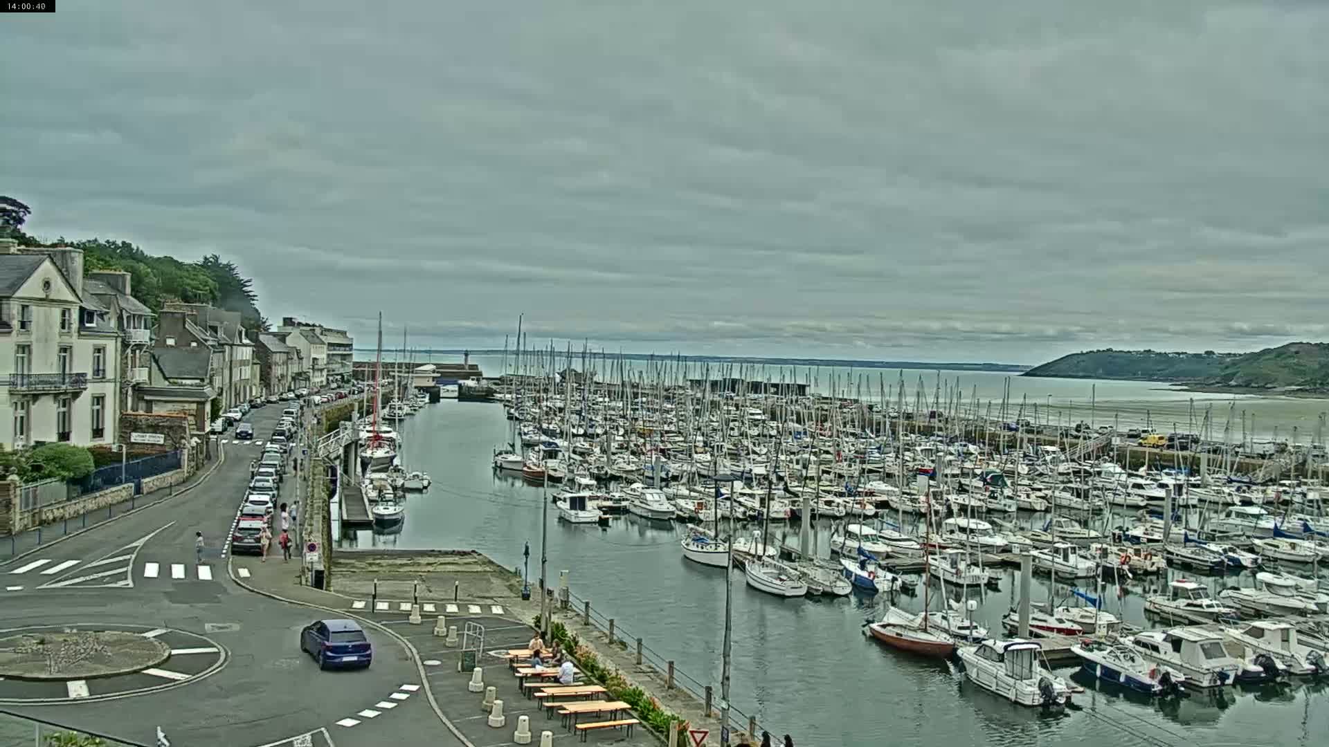 Binic Village & Marine / Plage de la Banche Beach Live Cam - Binic,  Saint-Brieuc, Cotes-d'Armor, Bretagne, France