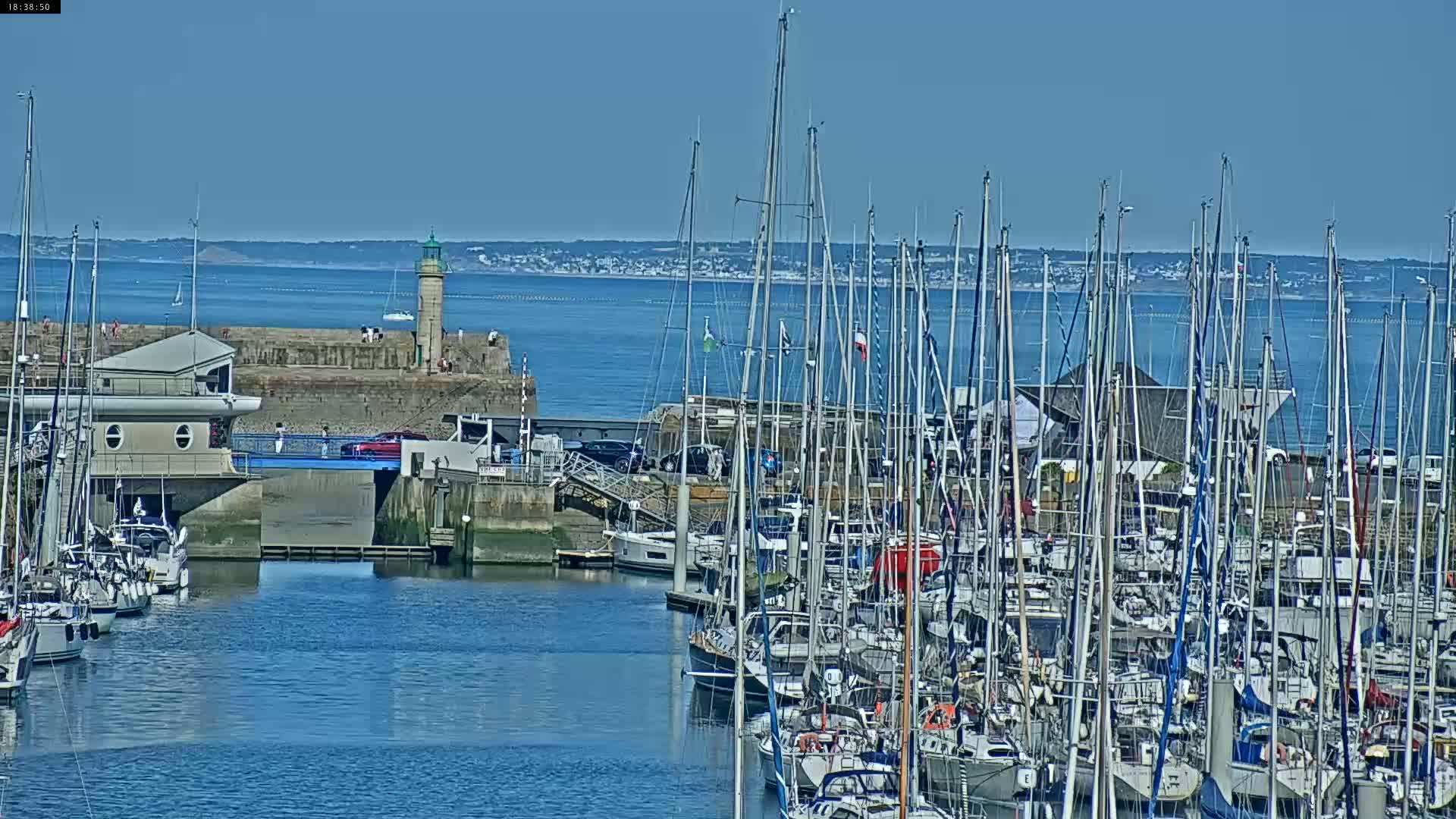 Binic Village & Marine / Plage de la Banche Beach Live Cam - Binic,  Saint-Brieuc, Cotes-d'Armor, Bretagne, France