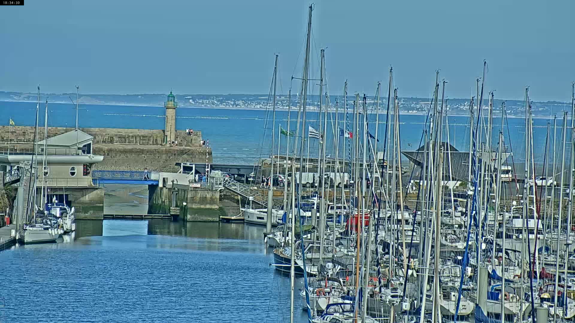 Binic Village & Marine / Plage de la Banche Beach Live Cam - Binic,  Saint-Brieuc, Cotes-d'Armor, Bretagne, France