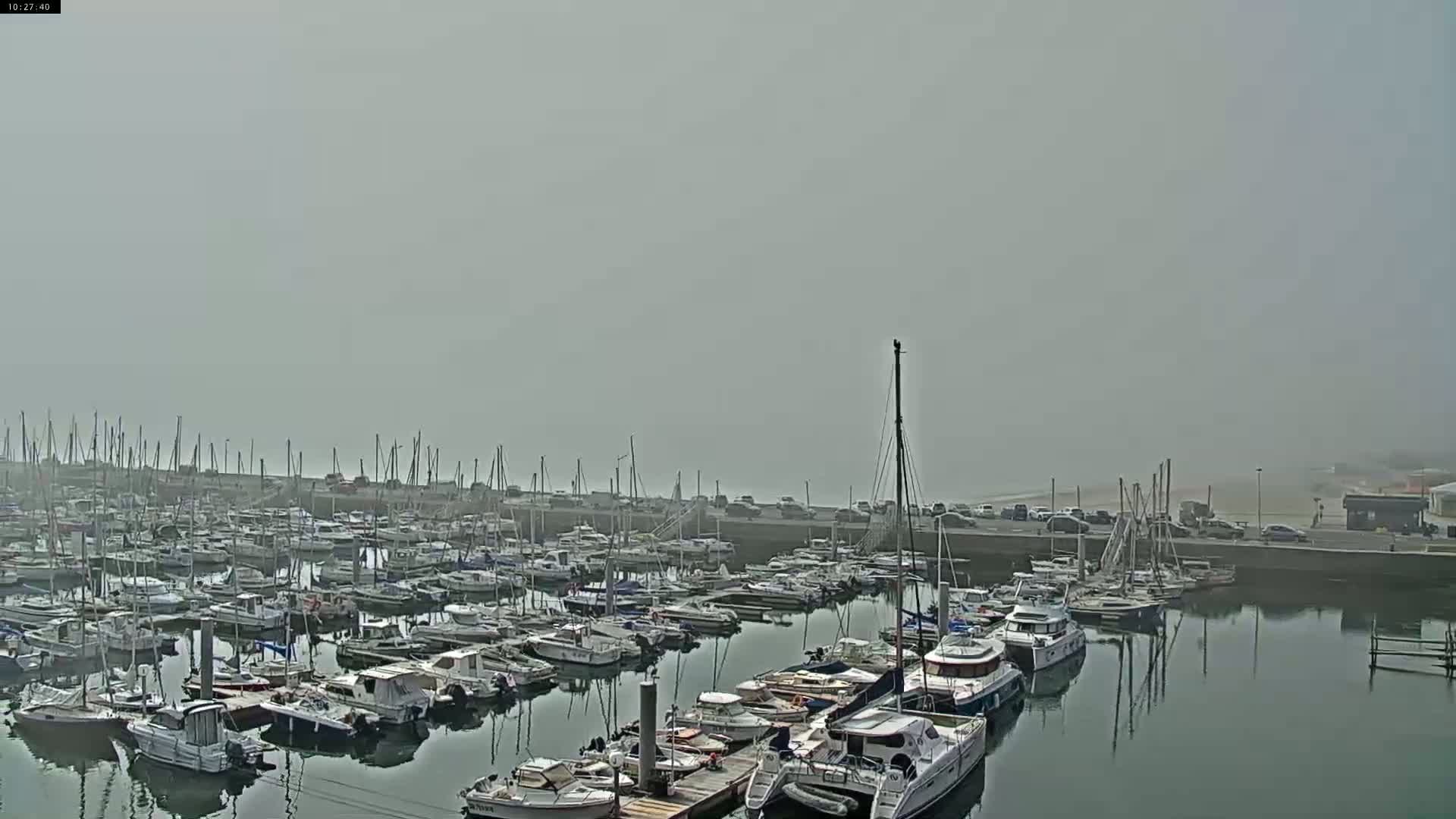 Binic Village & Marine / Plage de la Banche Beach Live Cam - Binic,  Saint-Brieuc, Cotes-d'Armor, Bretagne, France