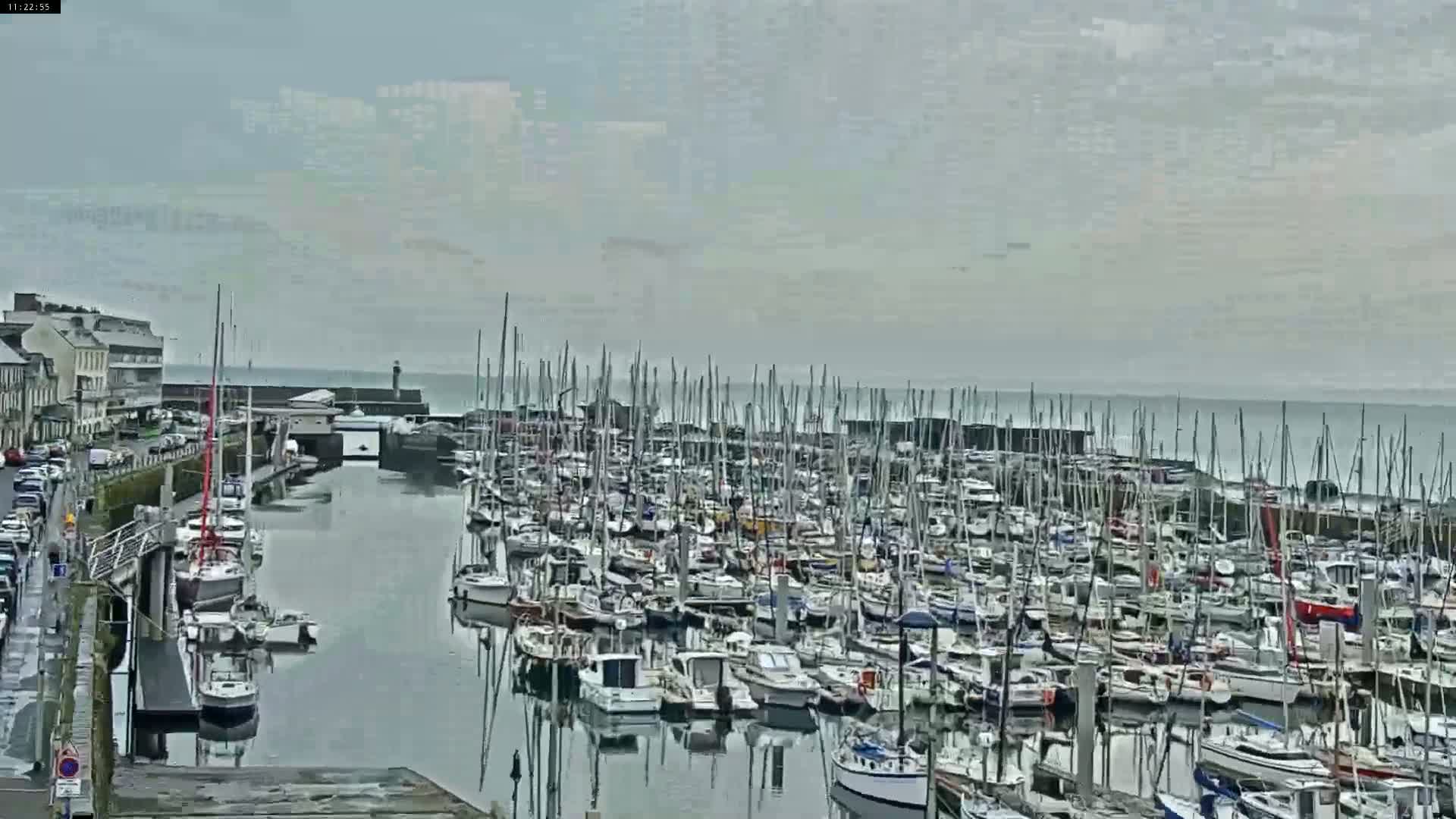 Binic Village & Marine / Plage de la Banche Beach Live Cam - Binic,  Saint-Brieuc, Cotes-d'Armor, Bretagne, France