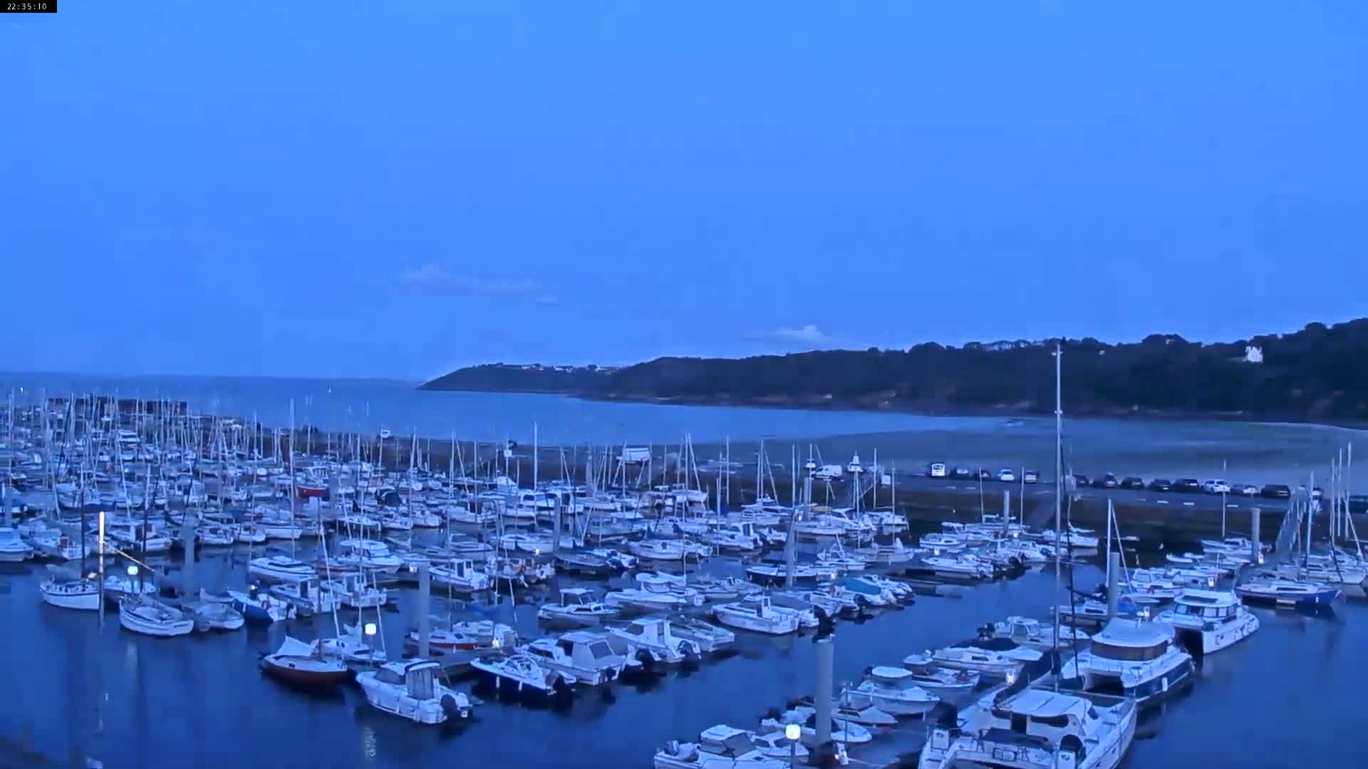Binic Village & Marine / Plage de la Banche Beach Live Cam - Binic,  Saint-Brieuc, Cotes-d'Armor, Bretagne, France