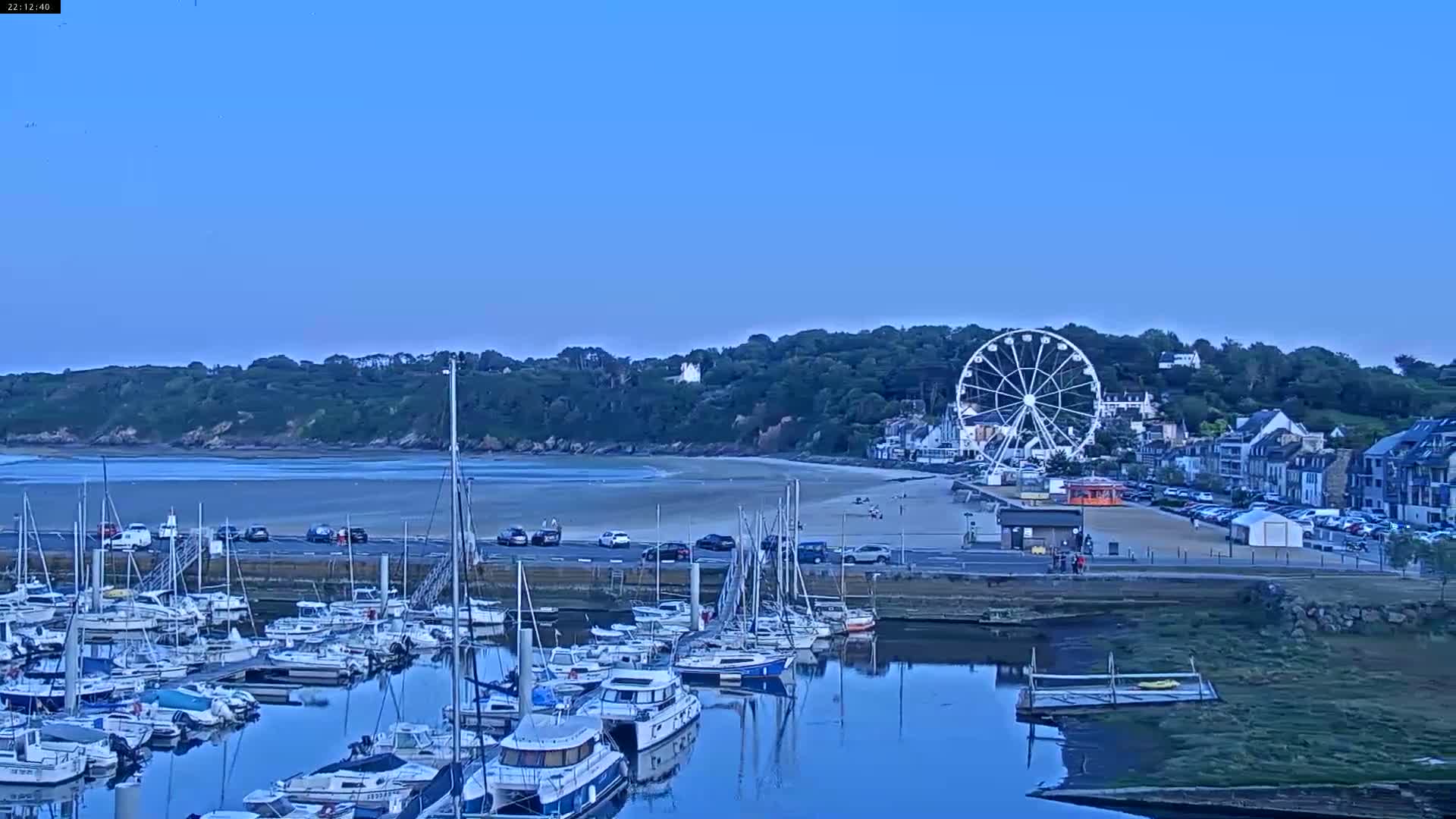 Binic Village & Marine / Plage de la Banche Beach Live Cam - Binic,  Saint-Brieuc, Cotes-d'Armor, Bretagne, France