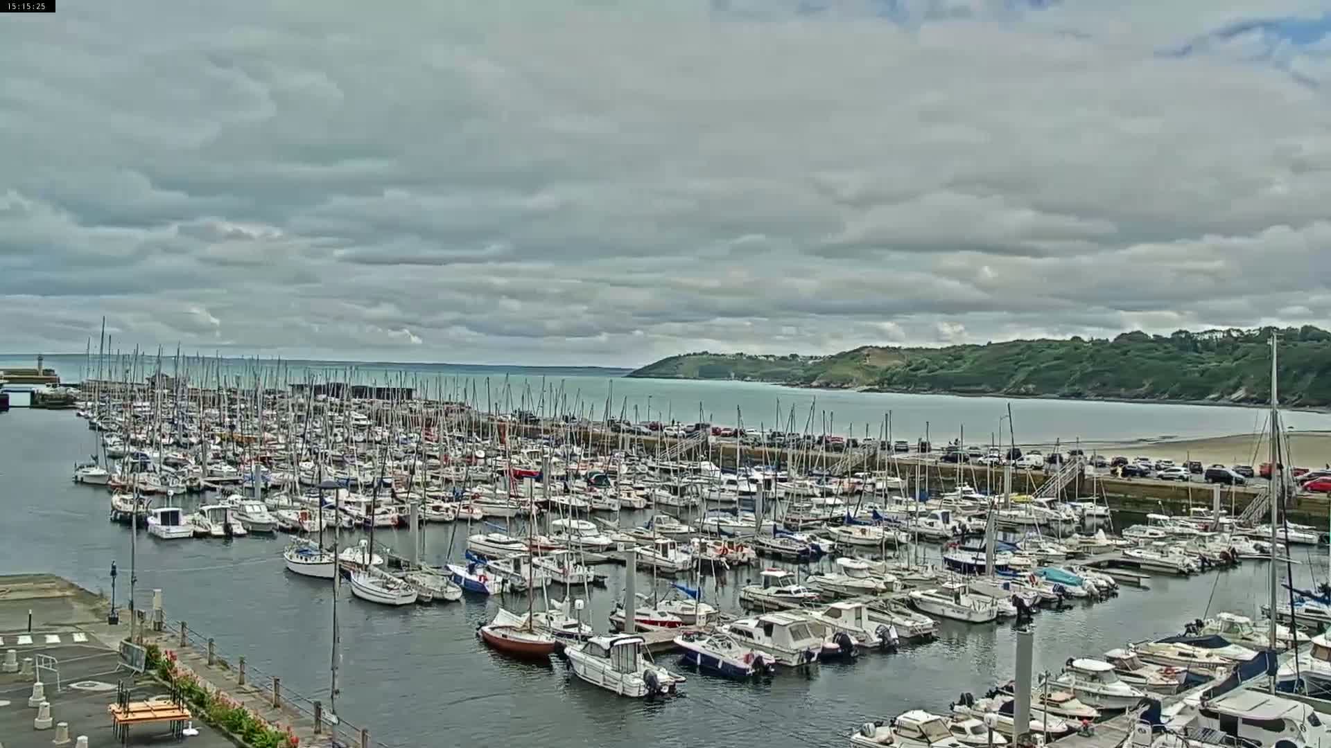 Binic Village & Marine / Plage de la Banche Beach Live Cam - Binic,  Saint-Brieuc, Cotes-d'Armor, Bretagne, France