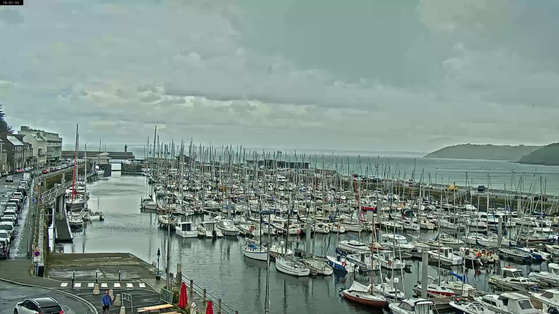 Binic Village & Marine / Plage de la Banche Beach Live Cam - Binic,  Saint-Brieuc, Cotes-d'Armor, Bretagne, France
