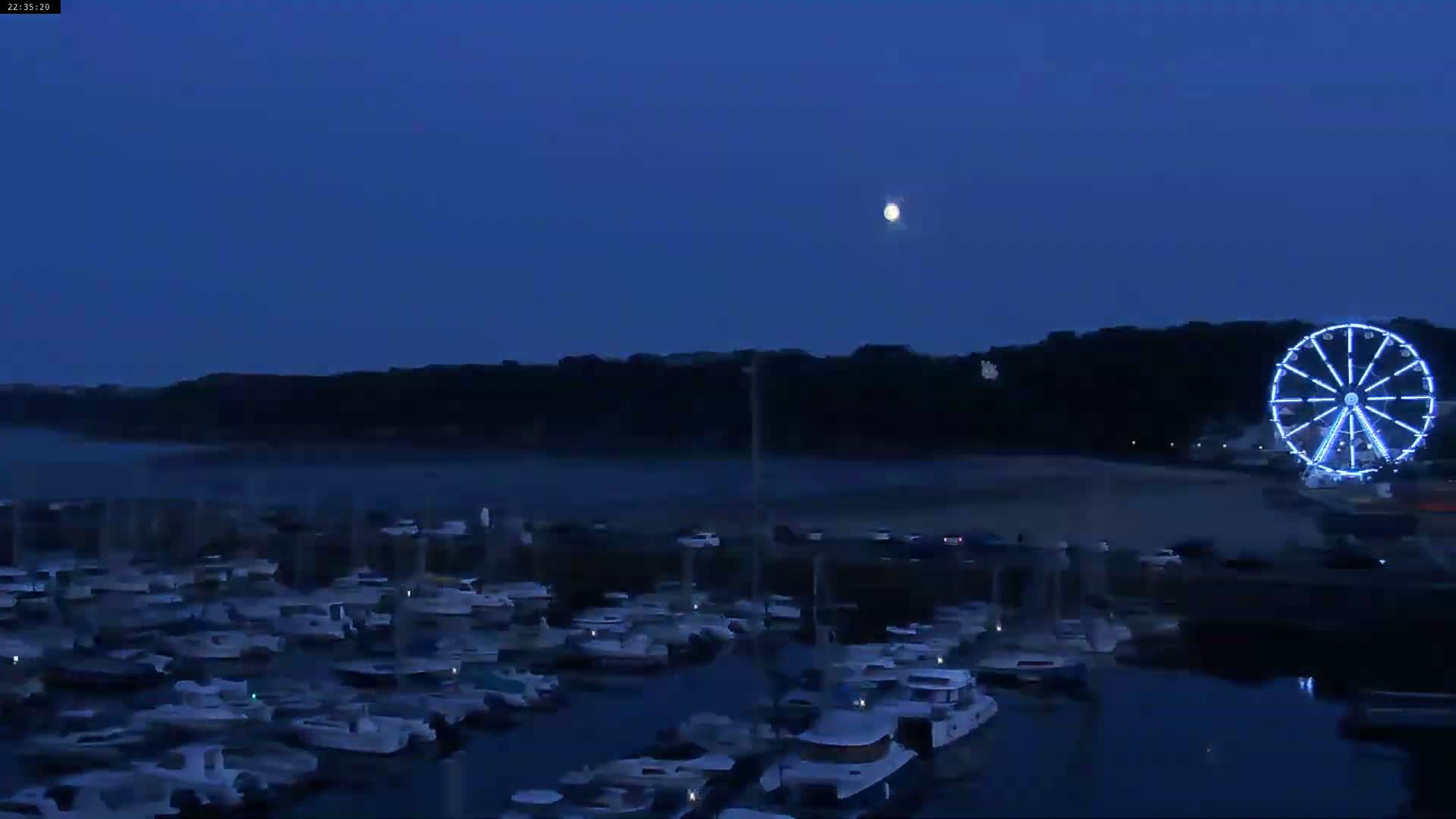 Binic Village & Marine / Plage de la Banche Beach Live Cam - Binic,  Saint-Brieuc, Cotes-d'Armor, Bretagne, France