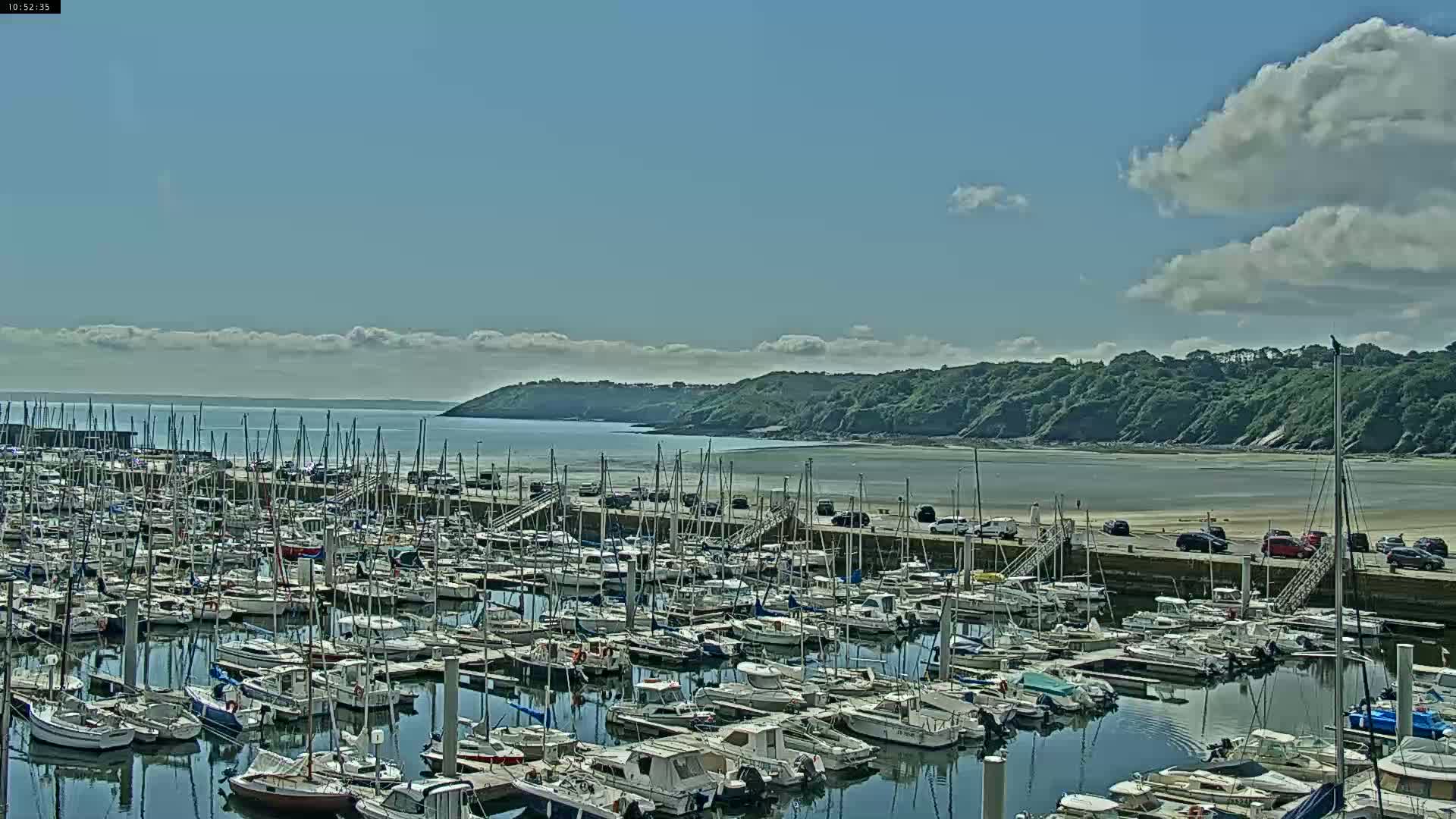 Binic Village & Marine / Plage de la Banche Beach Live Cam - Binic,  Saint-Brieuc, Cotes-d'Armor, Bretagne, France