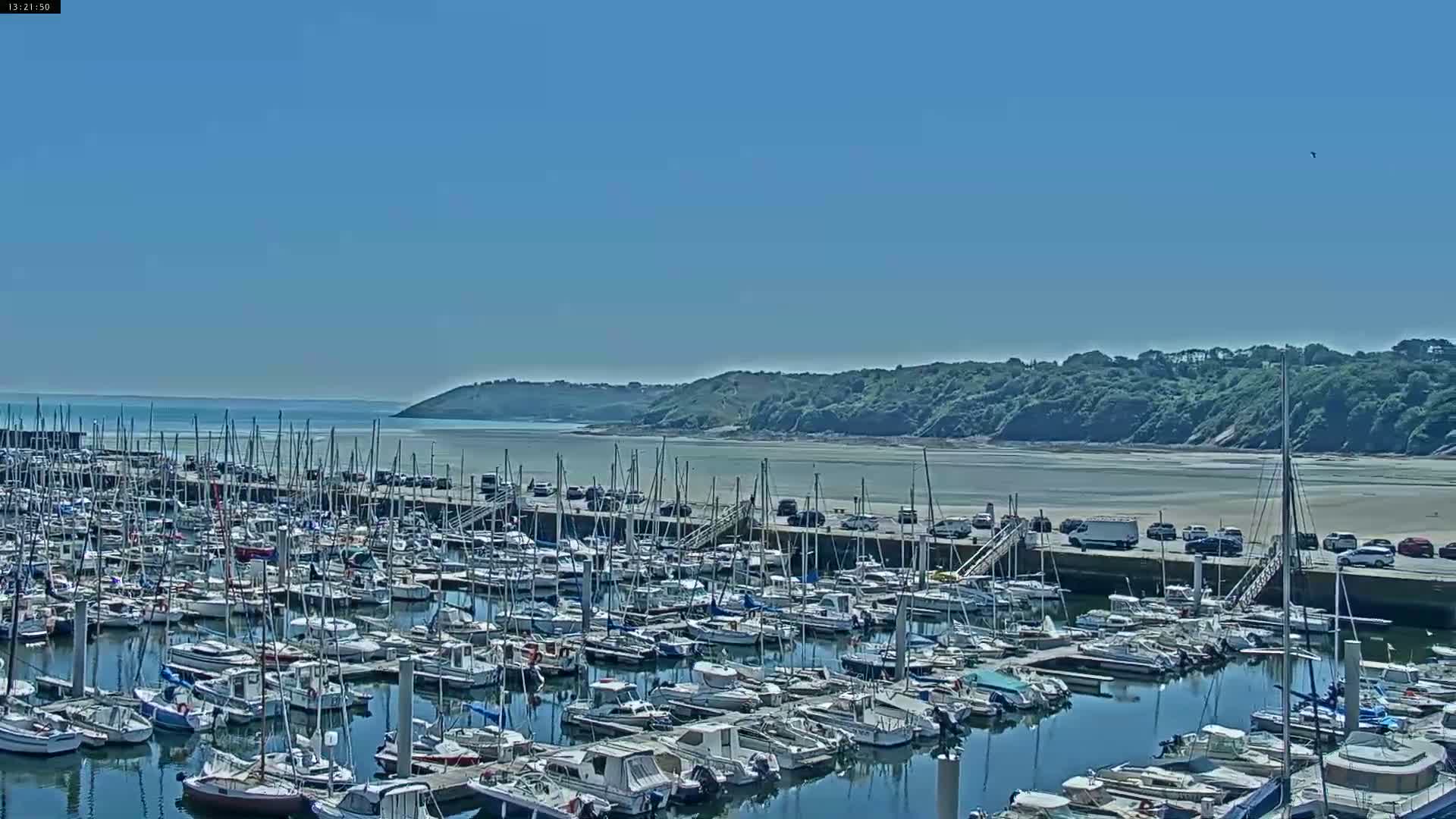 Binic Village & Marine / Plage de la Banche Beach Live Cam - Binic,  Saint-Brieuc, Cotes-d'Armor, Bretagne, France