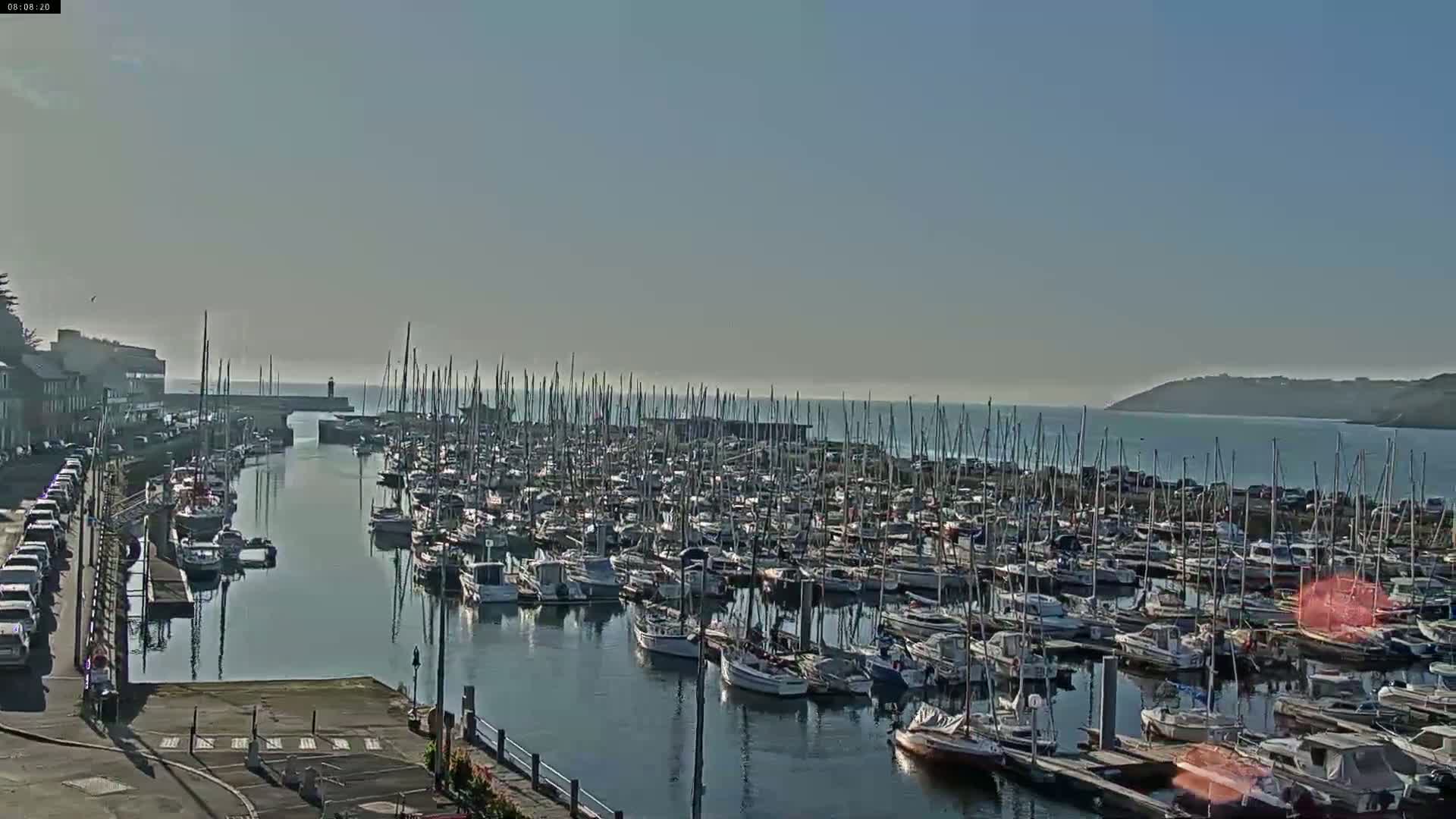 Binic Village & Marine / Plage de la Banche Beach Live Cam - Binic,  Saint-Brieuc, Cotes-d'Armor, Bretagne, France