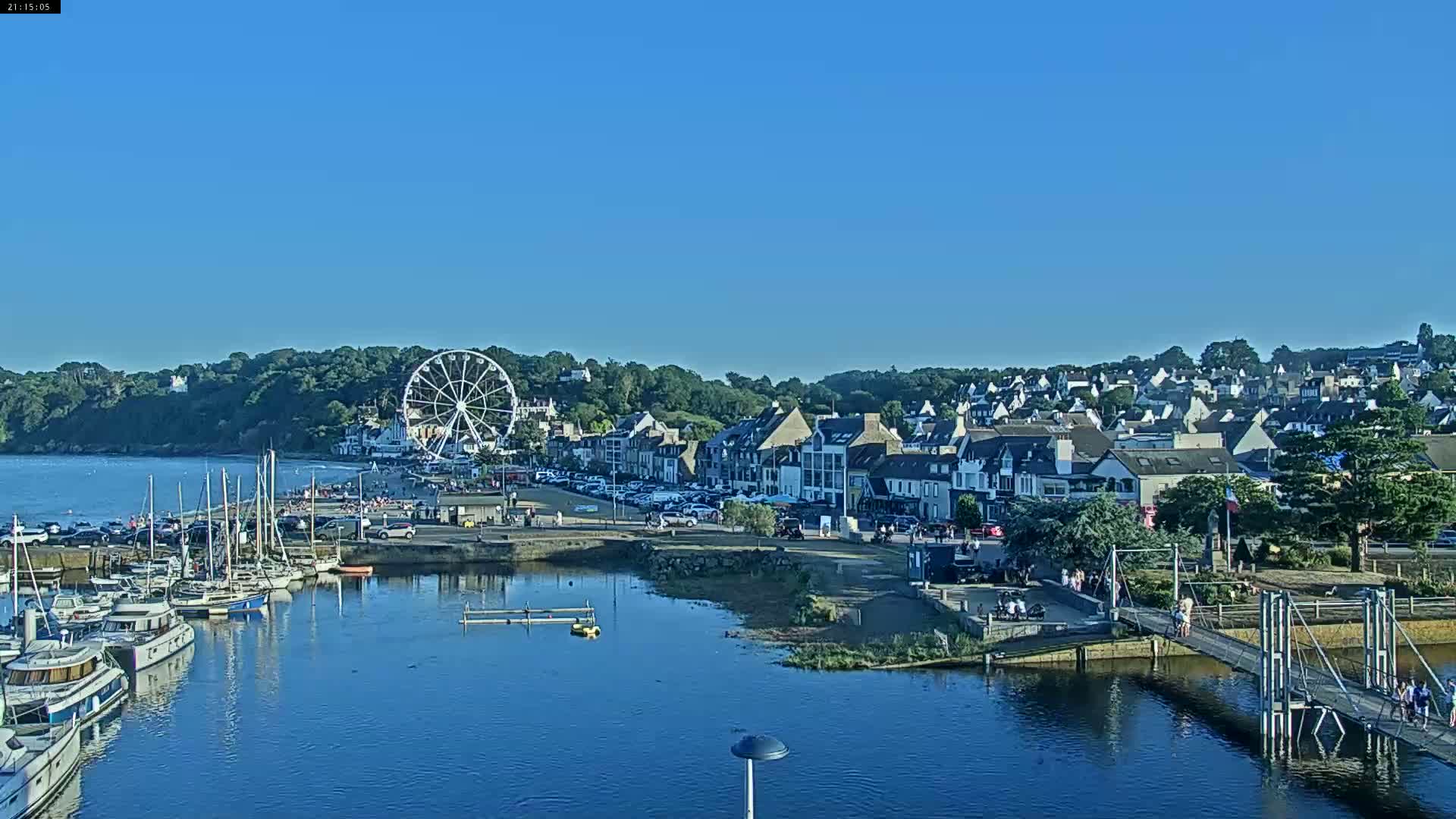 Binic Village & Marine / Plage de la Banche Beach Live Cam - Binic,  Saint-Brieuc, Cotes-d'Armor, Bretagne, France