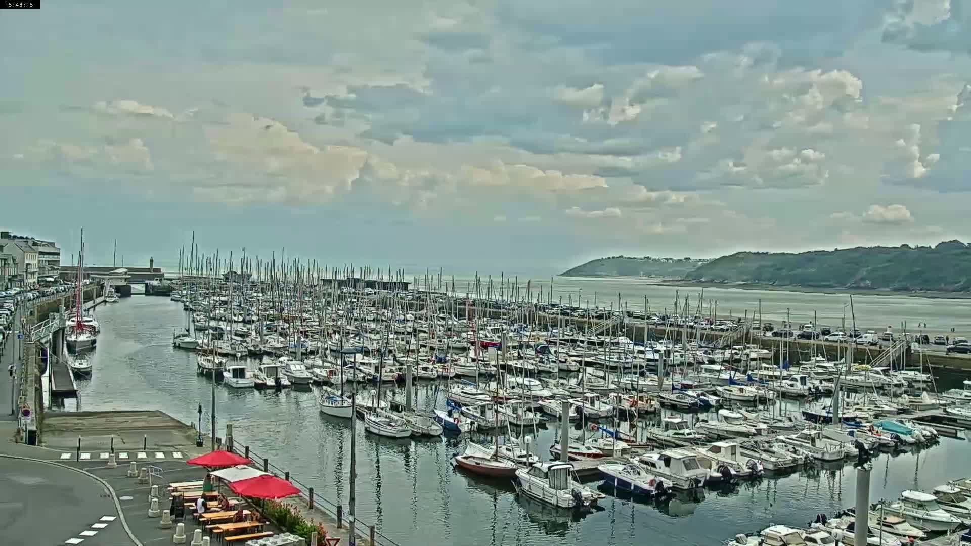 Binic Village & Marine / Plage de la Banche Beach Live Cam - Binic,  Saint-Brieuc, Cotes-d'Armor, Bretagne, France