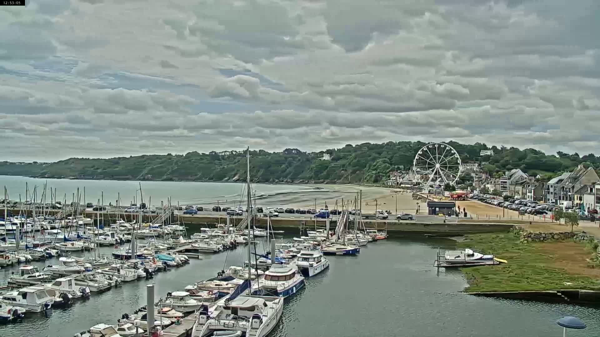 Binic Village & Marine / Plage de la Banche Beach Live Cam - Binic,  Saint-Brieuc, Cotes-d'Armor, Bretagne, France