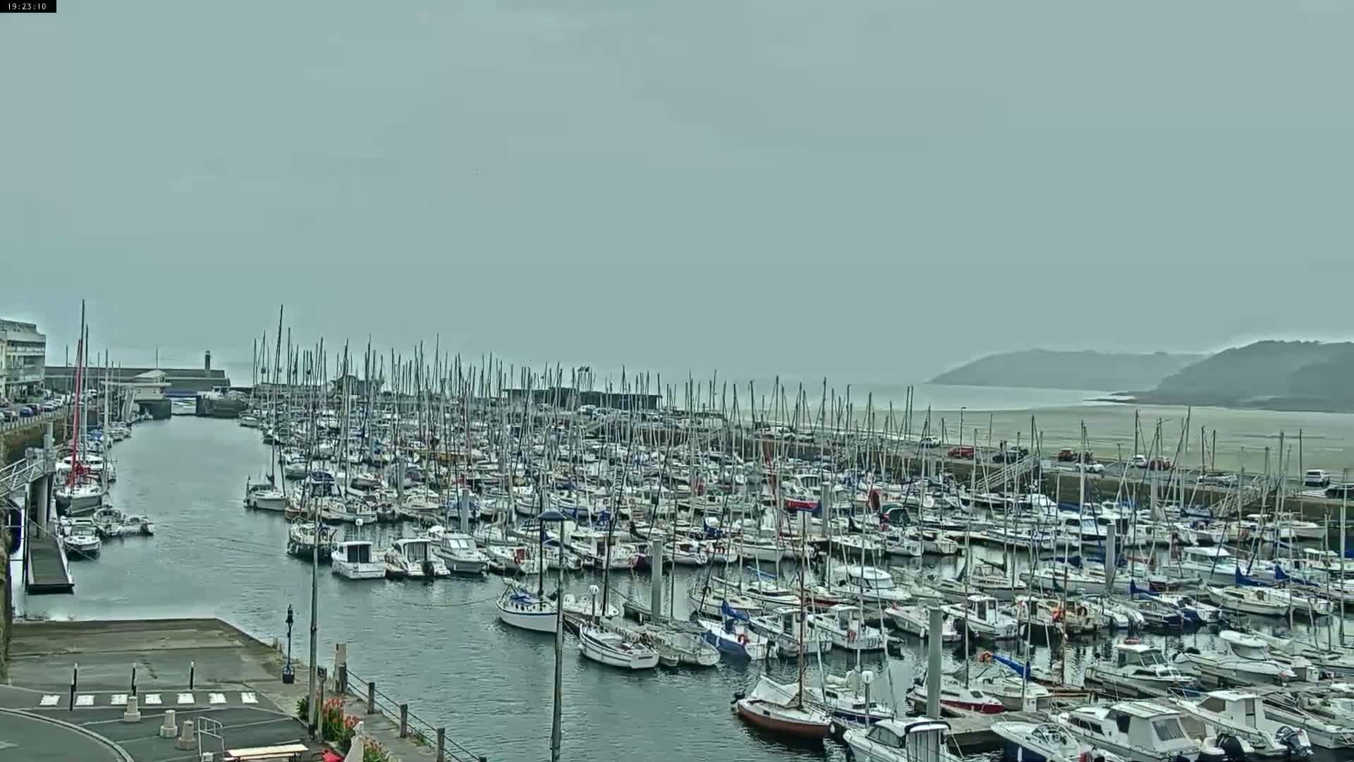 Binic Village & Marine / Plage de la Banche Beach Live Cam - Binic,  Saint-Brieuc, Cotes-d'Armor, Bretagne, France