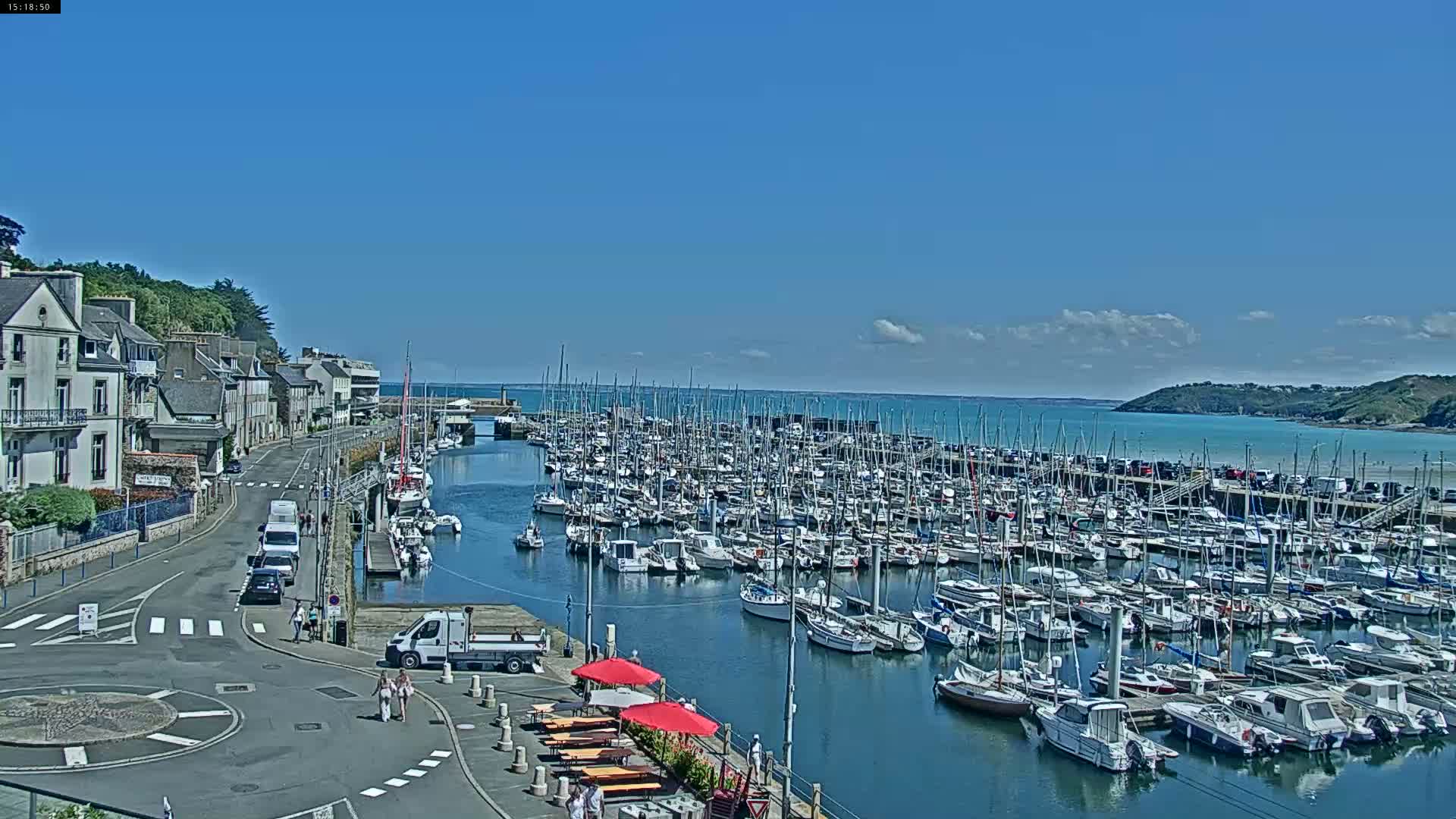 Binic Village & Marine / Plage de la Banche Beach Live Cam - Binic,  Saint-Brieuc, Cotes-d'Armor, Bretagne, France