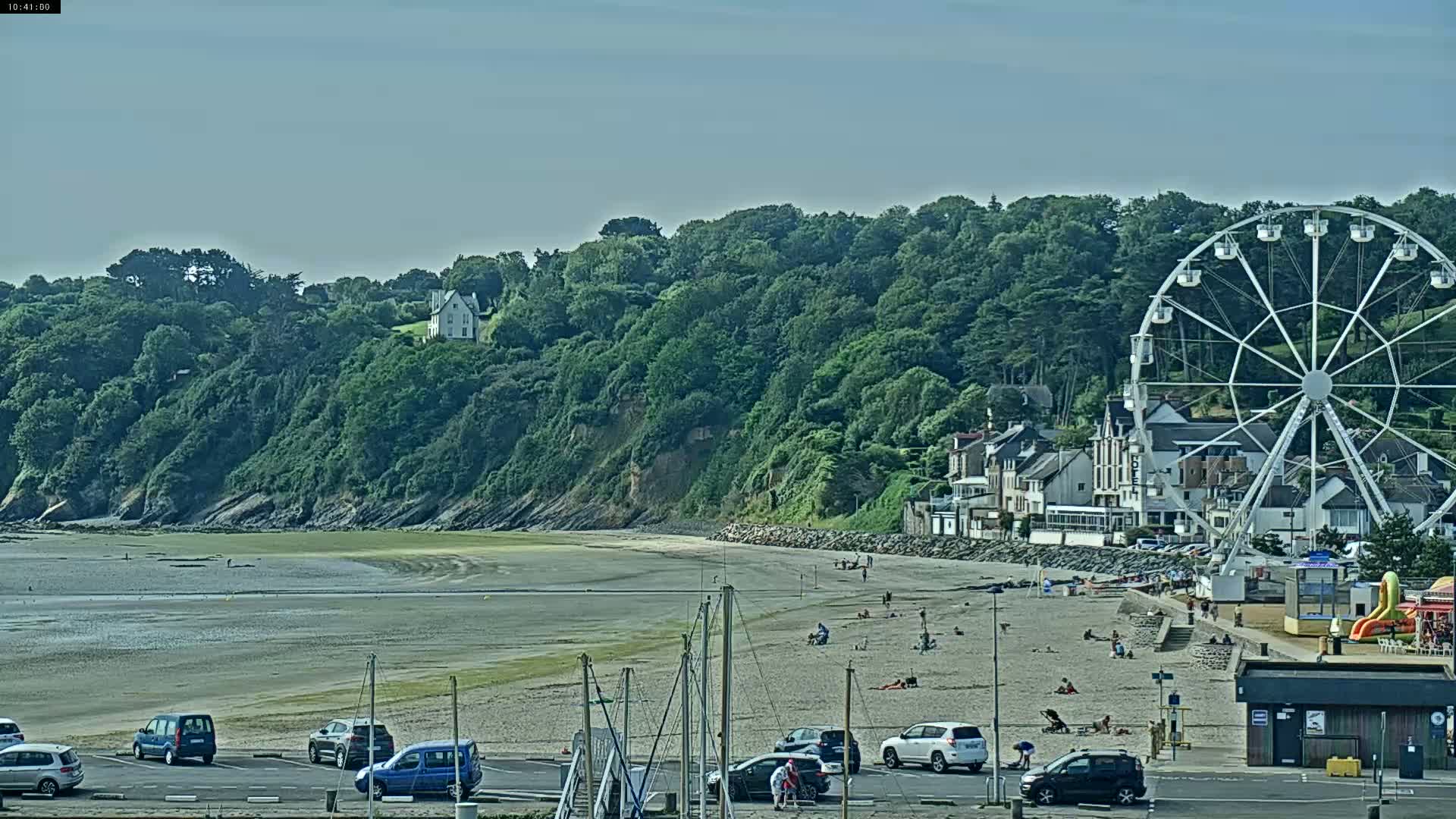 Binic Village & Marine / Plage de la Banche Beach Live Cam - Binic,  Saint-Brieuc, Cotes-d'Armor, Bretagne, France