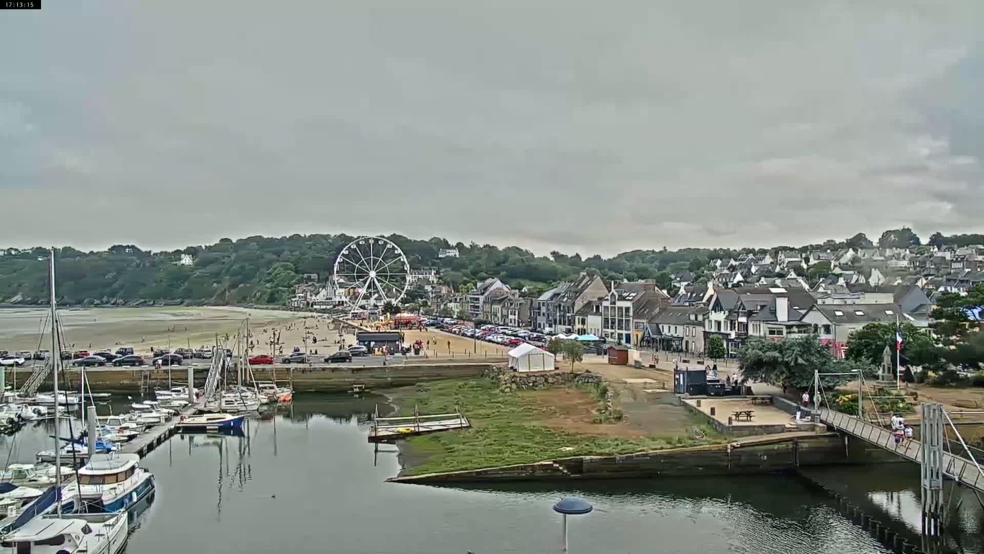 Binic Village & Marine / Plage de la Banche Beach Live Cam - Binic,  Saint-Brieuc, Cotes-d'Armor, Bretagne, France