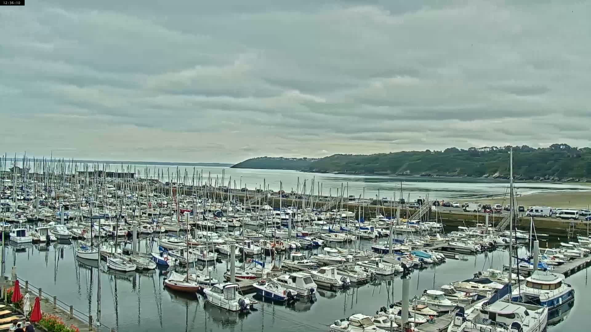 Binic Village & Marine / Plage de la Banche Beach Live Cam - Binic,  Saint-Brieuc, Cotes-d'Armor, Bretagne, France