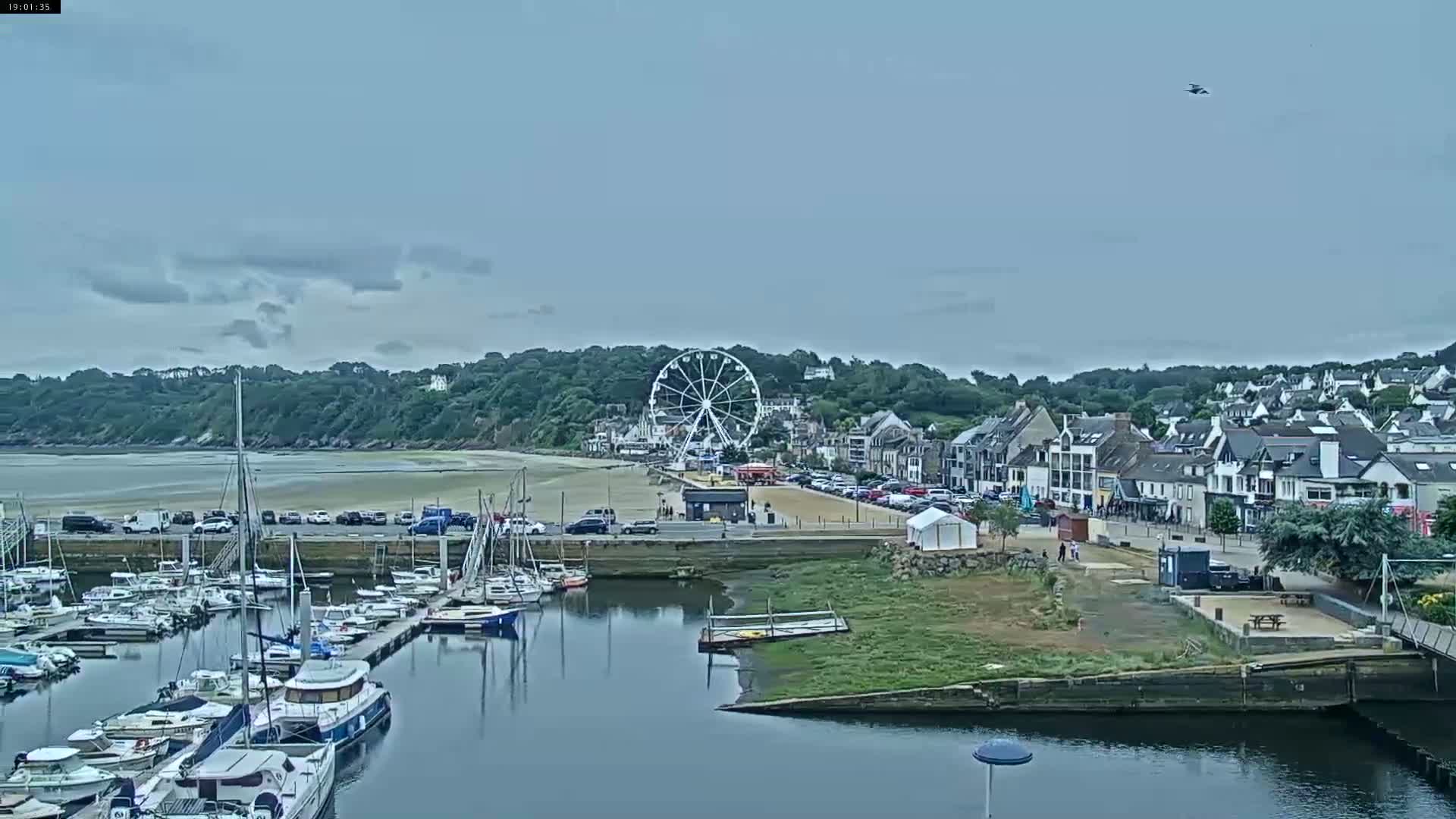 Binic Village & Marine / Plage de la Banche Beach Live Cam - Binic,  Saint-Brieuc, Cotes-d'Armor, Bretagne, France