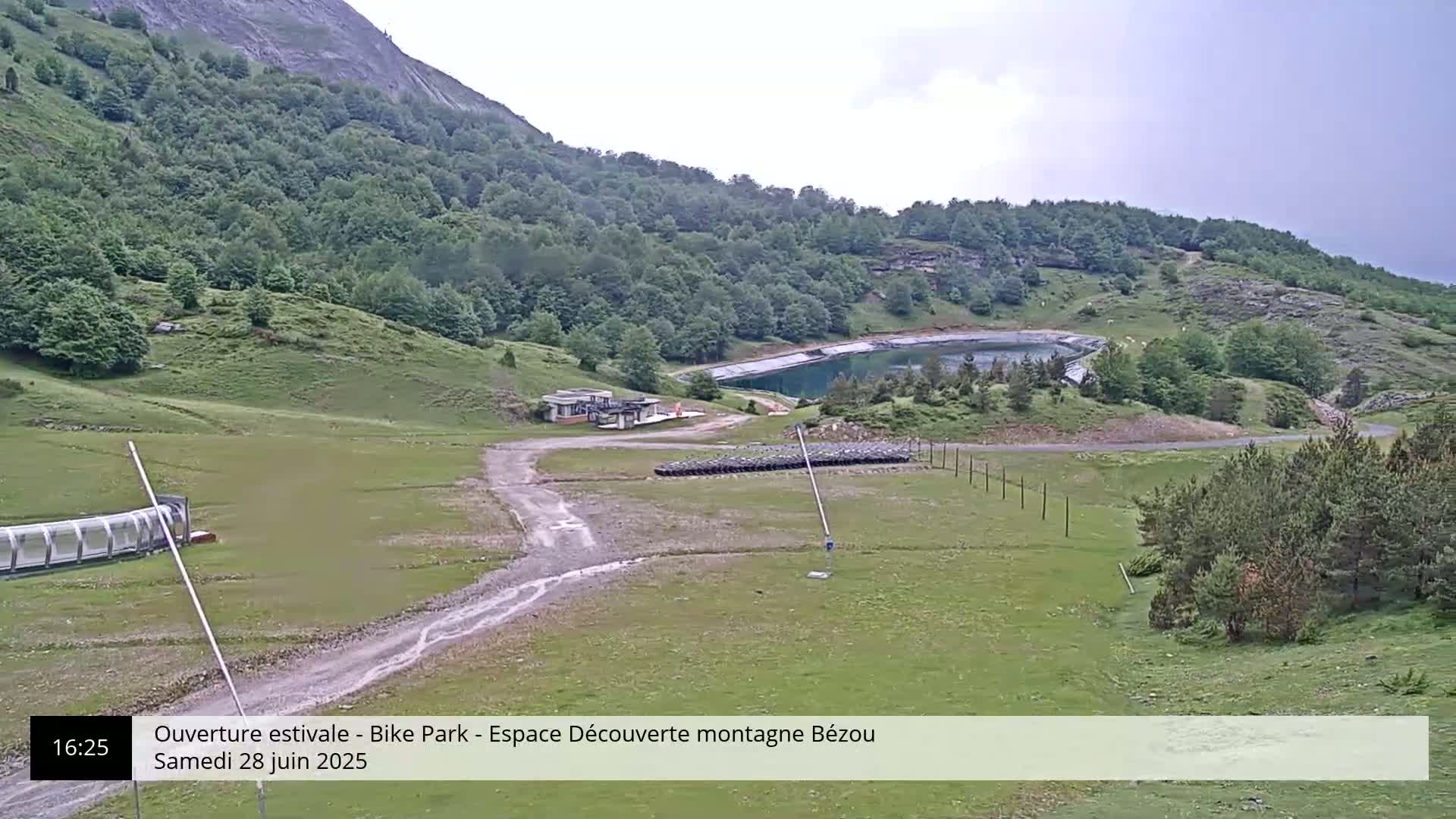 Gourette, 1100 m Espace Bezou Ski Slopes Live Cam - Eaux-Bonnes,  Pyrenees-Atlantiques, Nouvelle-Aquitaine, France 