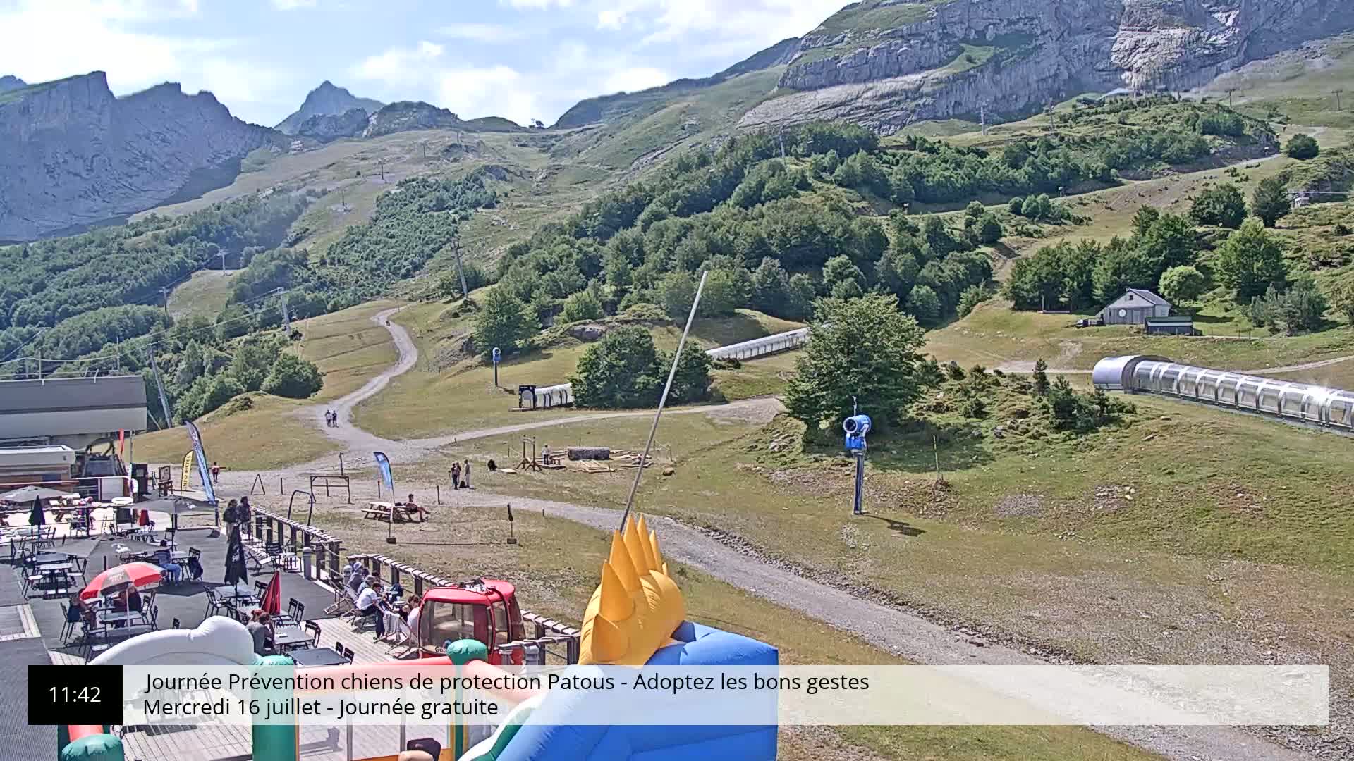 Gourette, 1100 m Espace Bezou Ski Slopes Live Cam - Eaux-Bonnes,  Pyrenees-Atlantiques, Nouvelle-Aquitaine, France 