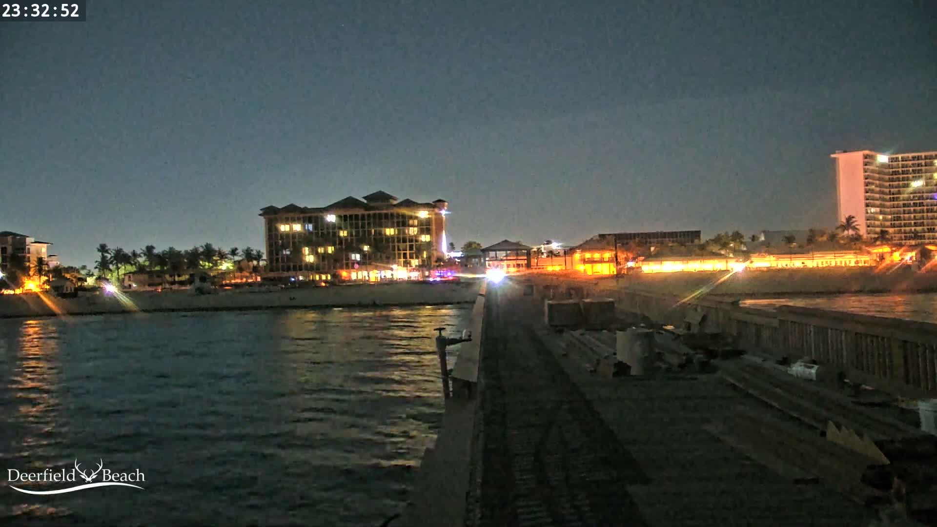 Deerfield Beach City Fishing Pier Live Cam - Deerfield Beach, Broward, Florida, USA