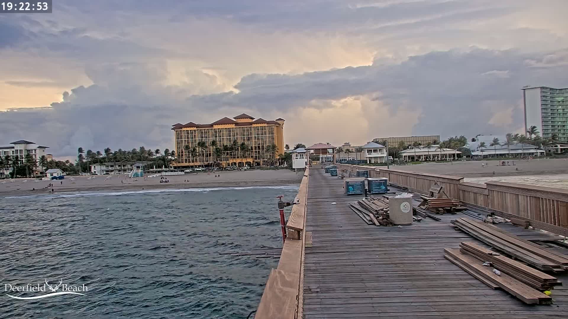 Deerfield Beach City Fishing Pier Live Cam - Deerfield Beach, Broward, Florida, USA