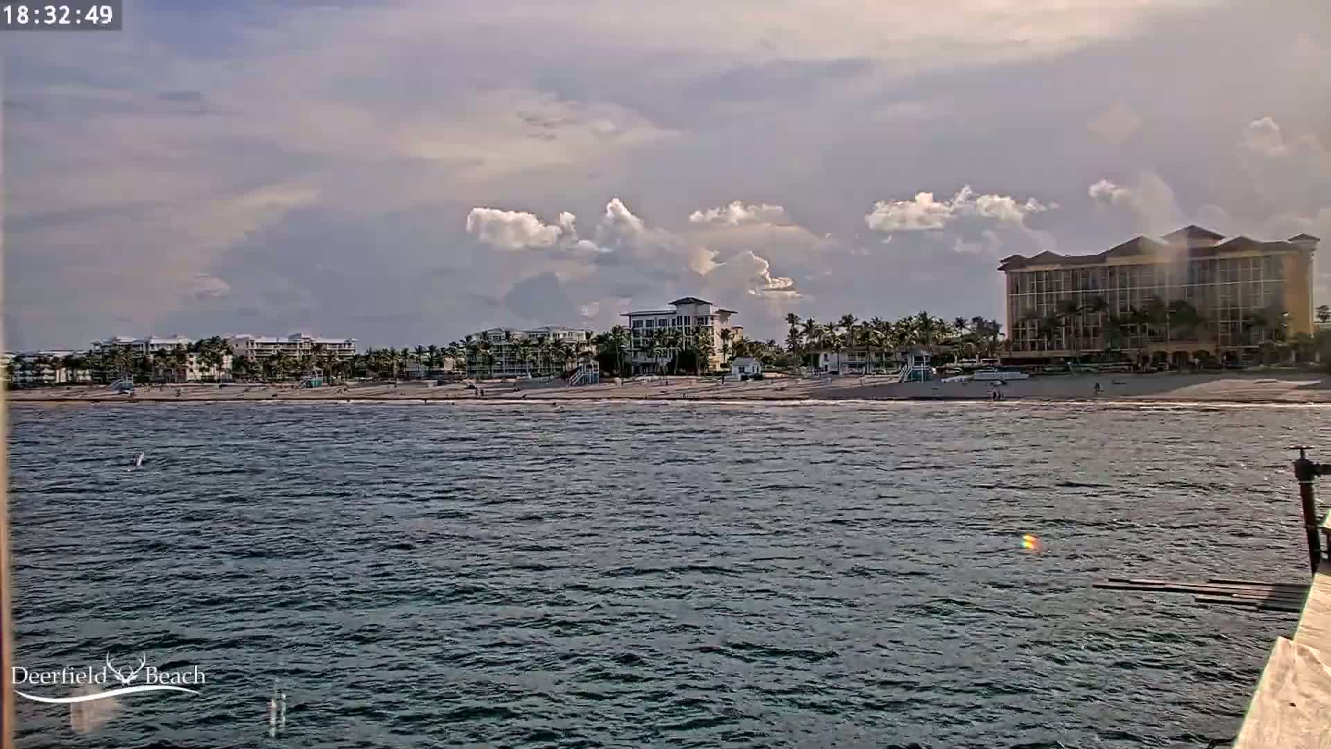 Deerfield Beach City Fishing Pier Live Cam - Deerfield Beach, Broward, Florida, USA