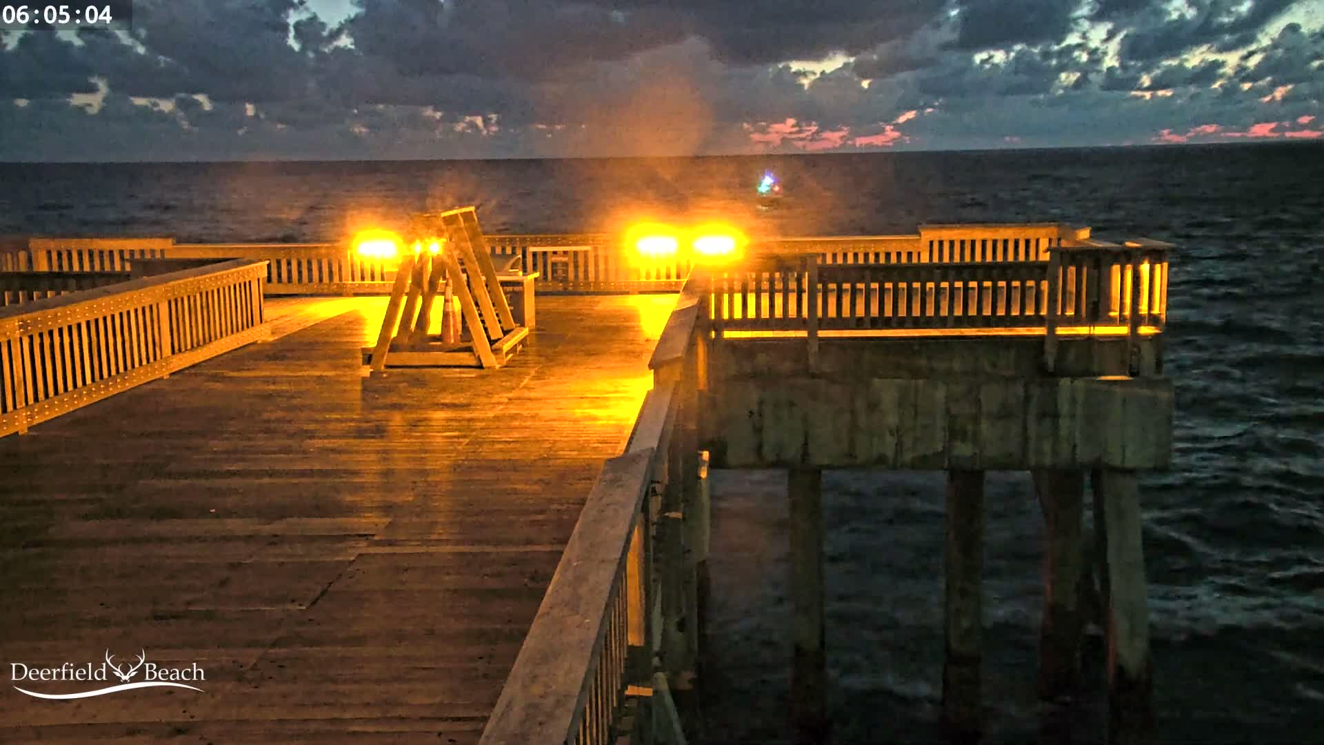 Deerfield Beach City Fishing Pier Live Cam - Deerfield Beach, Broward, Florida, USA