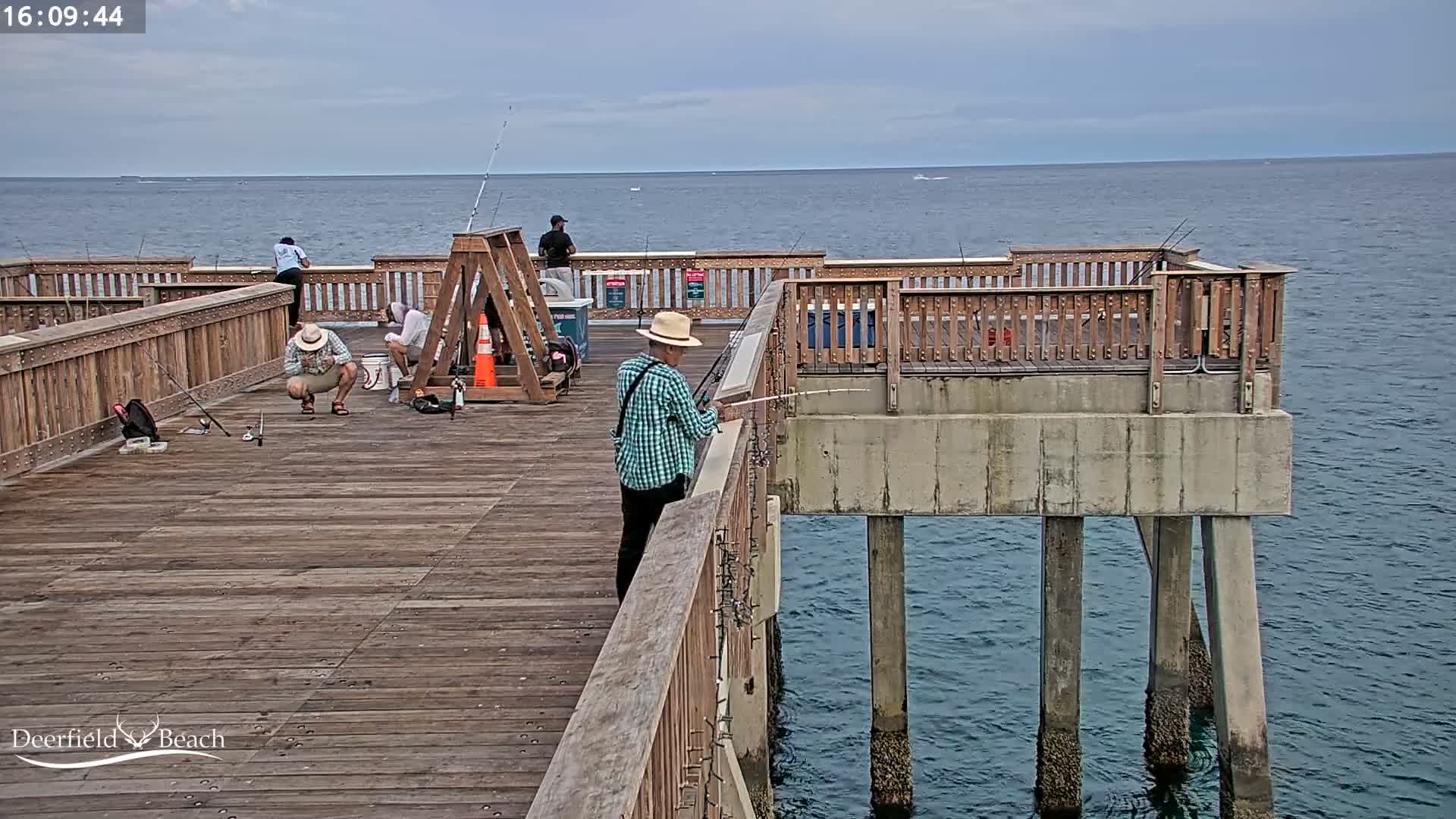 Deerfield Beach City Fishing Pier Live Cam - Deerfield Beach, Broward, Florida, USA