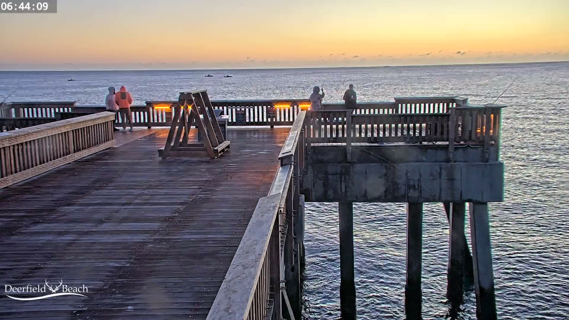 Deerfield Beach City Fishing Pier Live Cam - Deerfield Beach, Broward, Florida, USA