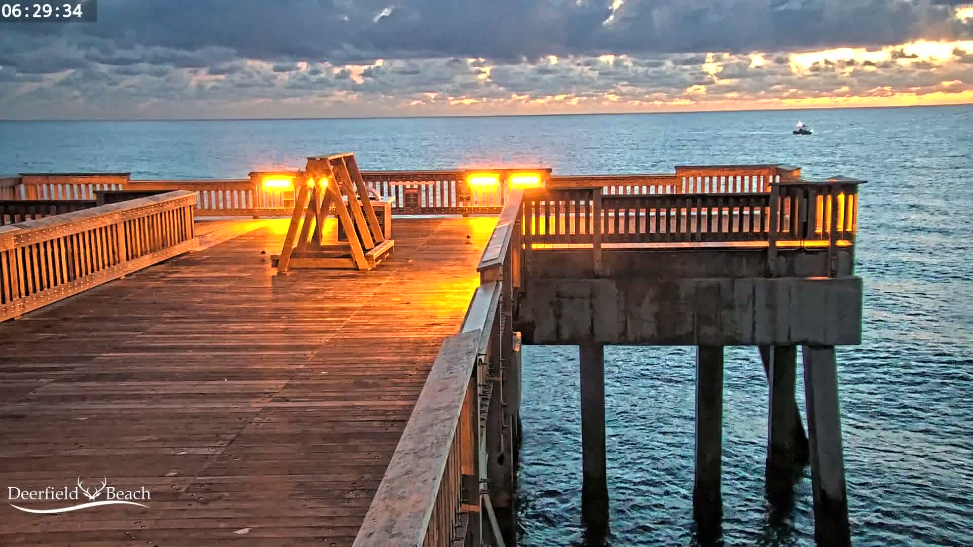 Deerfield Beach City Fishing Pier Live Cam - Deerfield Beach, Broward, Florida, USA