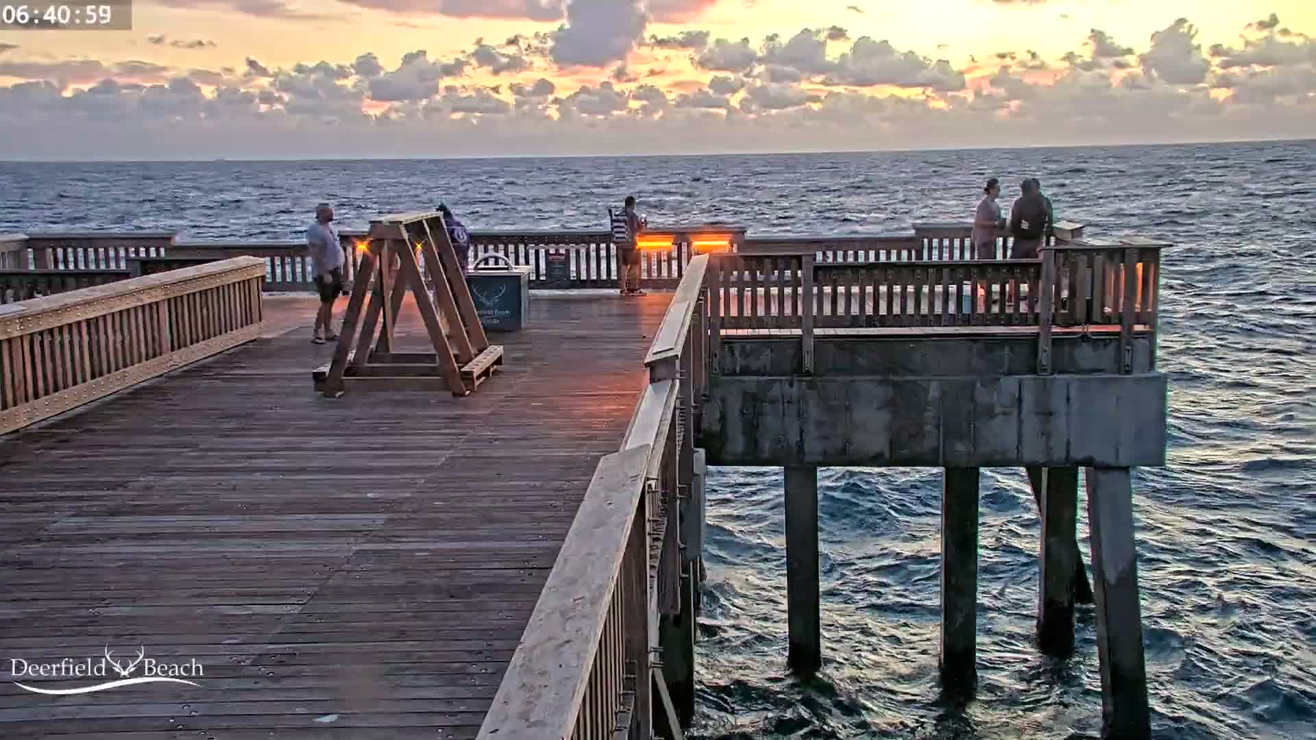 Deerfield Beach City Fishing Pier Live Cam - Deerfield Beach, Broward, Florida, USA