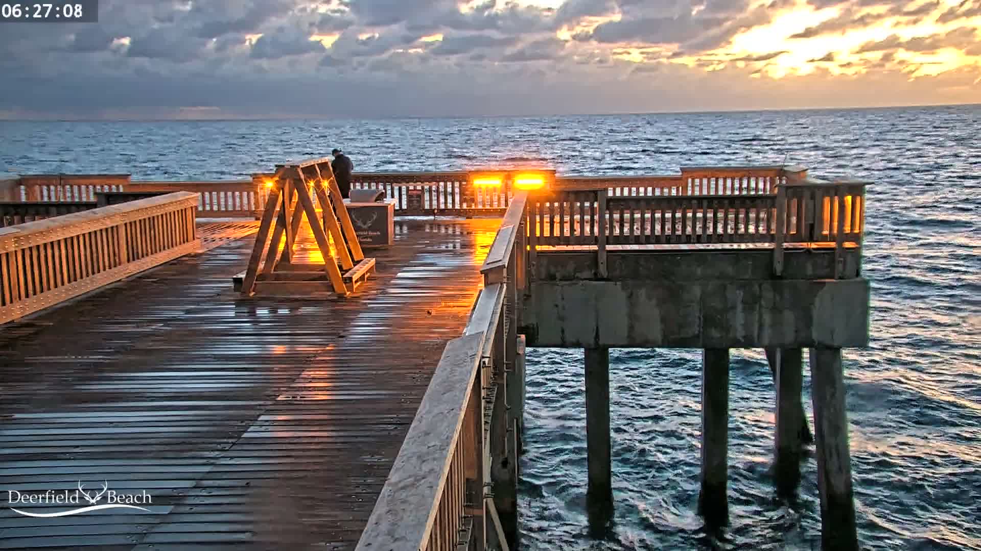 Deerfield Beach City Fishing Pier Live Cam - Deerfield Beach, Broward, Florida, USA