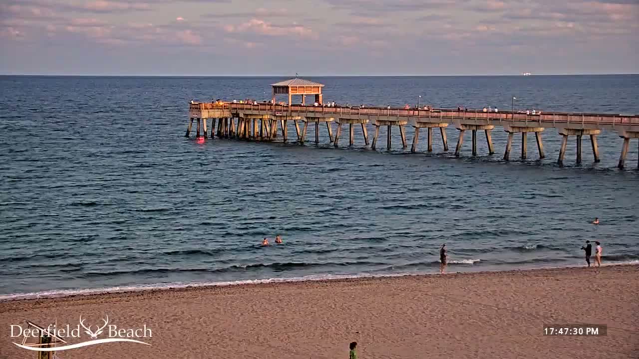 Deerfield Beach Coast Surf & Atlantic View Live Cam - Deerfield Beach, Broward, Florida, USA