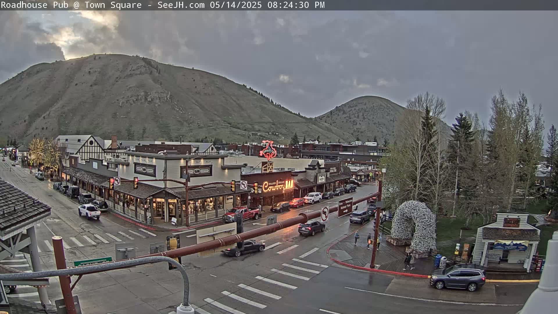 Jackson Hole, Jackson Town Intersection West View Live Cam - Jackson, Teton, Wyoming, USA