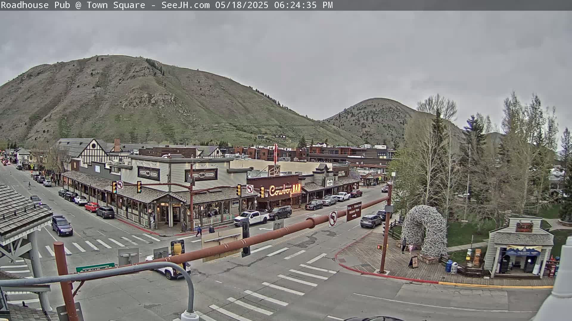 Jackson Hole, Jackson Town Intersection West View Live Cam - Jackson, Teton, Wyoming, USA