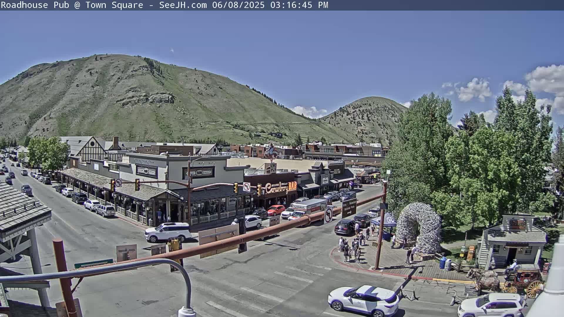 Jackson Hole, Jackson Town Intersection West View Live Cam - Jackson, Teton, Wyoming, USA