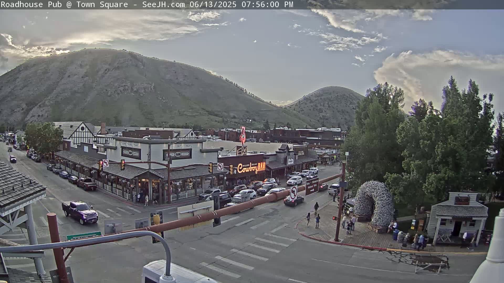 Jackson Hole, Jackson Town Intersection West View Live Cam - Jackson, Teton, Wyoming, USA