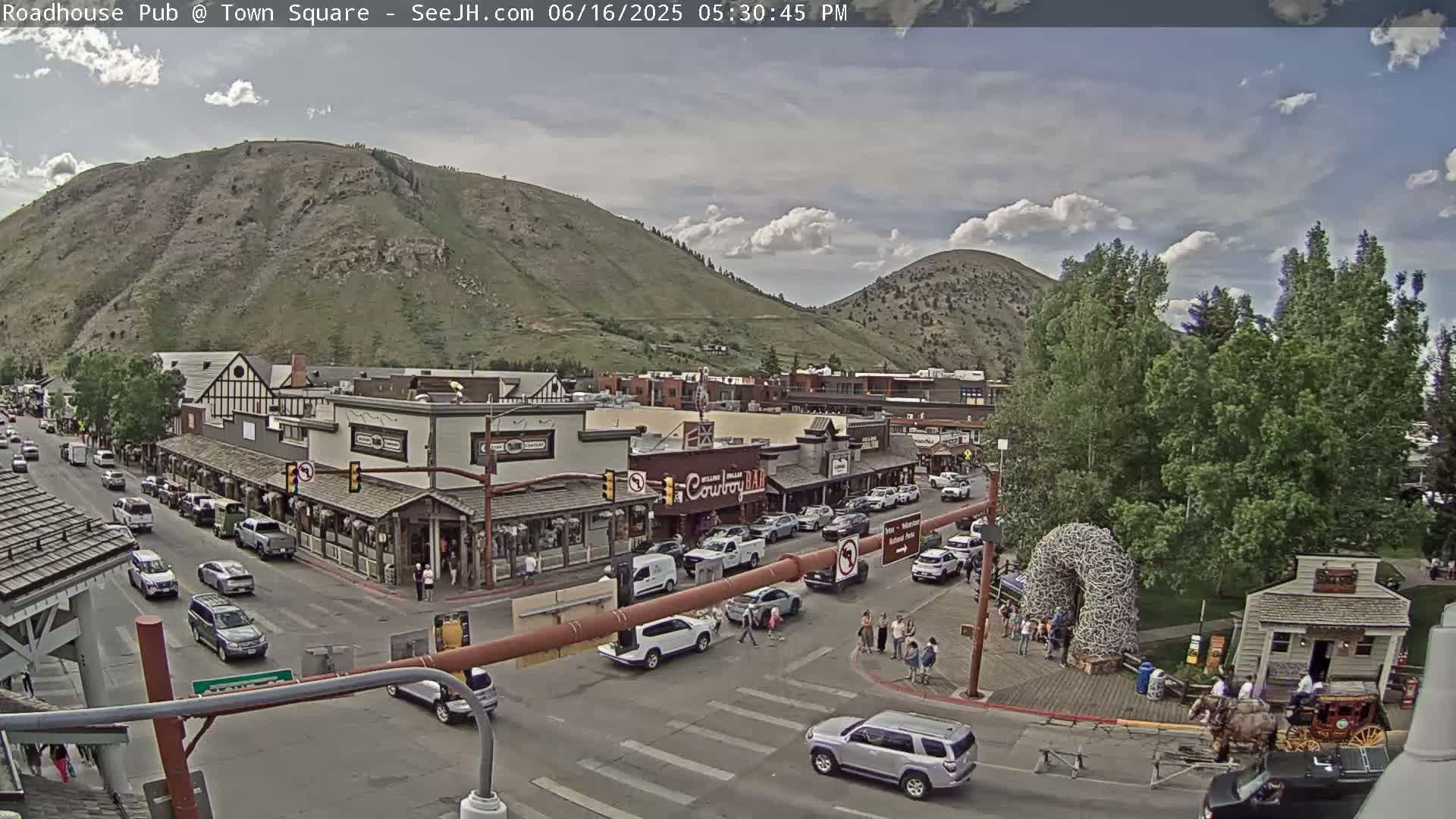 Jackson Hole, Jackson Town Intersection West View Live Cam - Jackson, Teton, Wyoming, USA