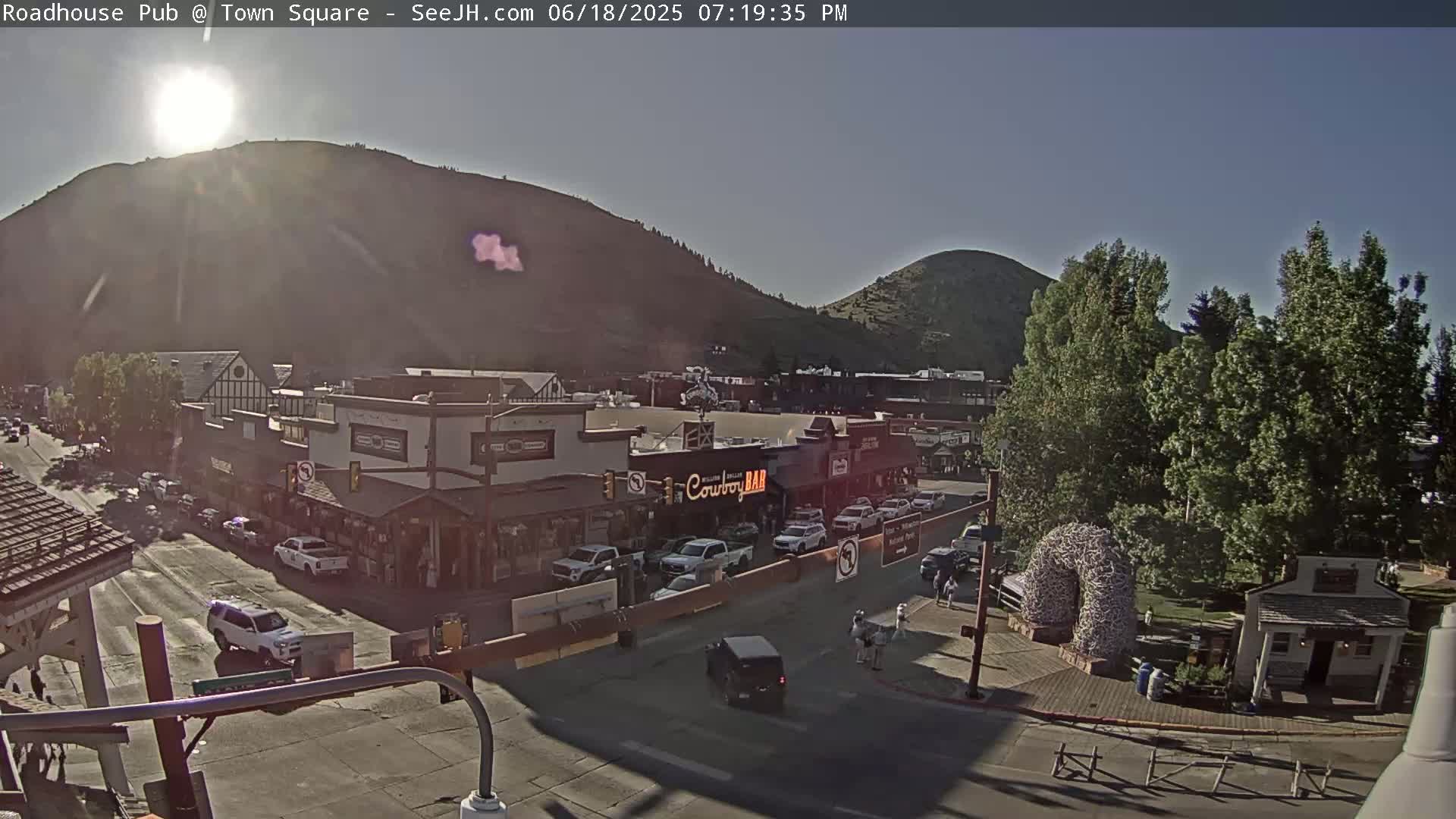 Jackson Hole, Jackson Town Intersection West View Live Cam - Jackson, Teton, Wyoming, USA