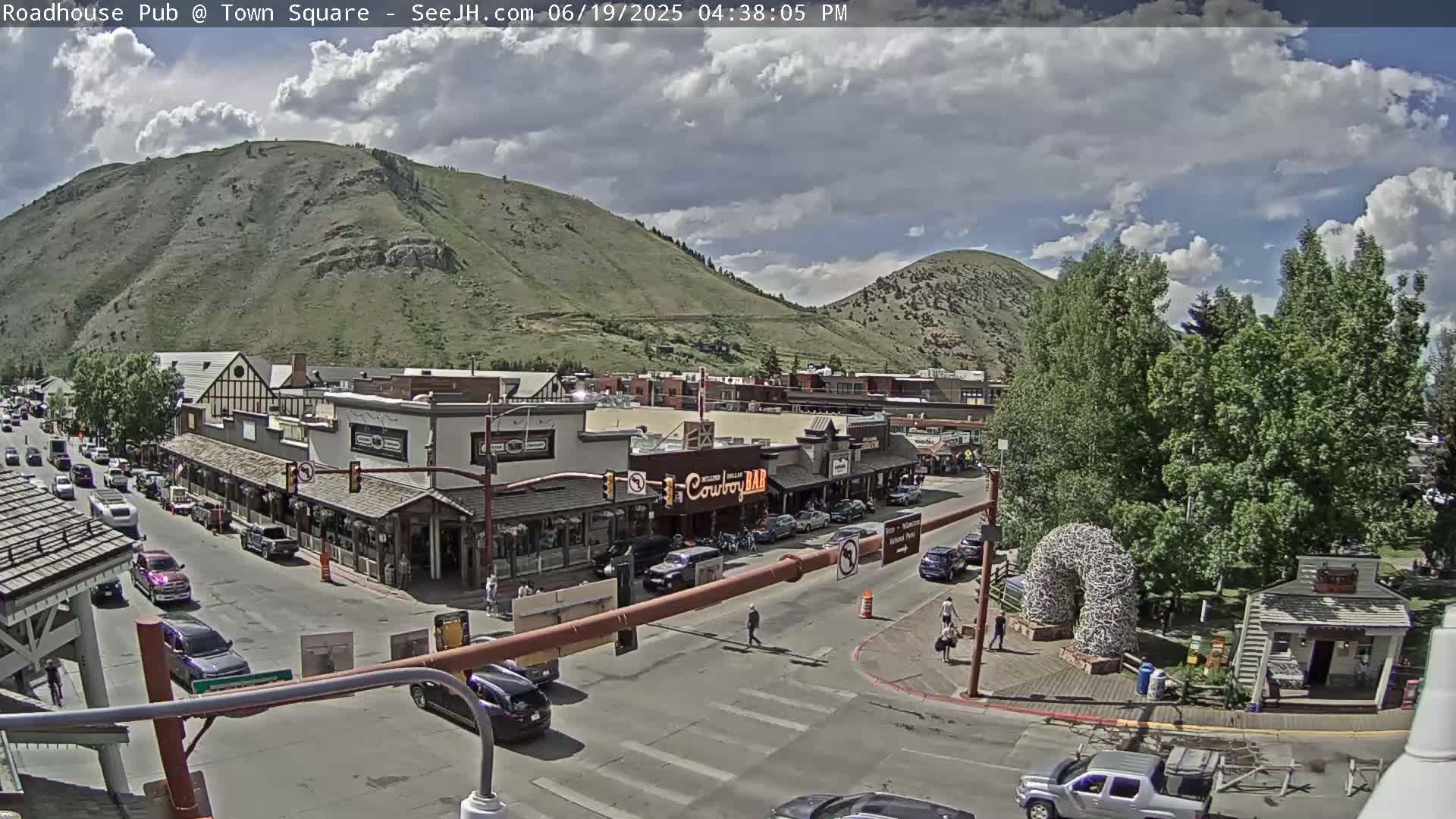 Jackson Hole, Jackson Town Intersection West View Live Cam - Jackson, Teton, Wyoming, USA